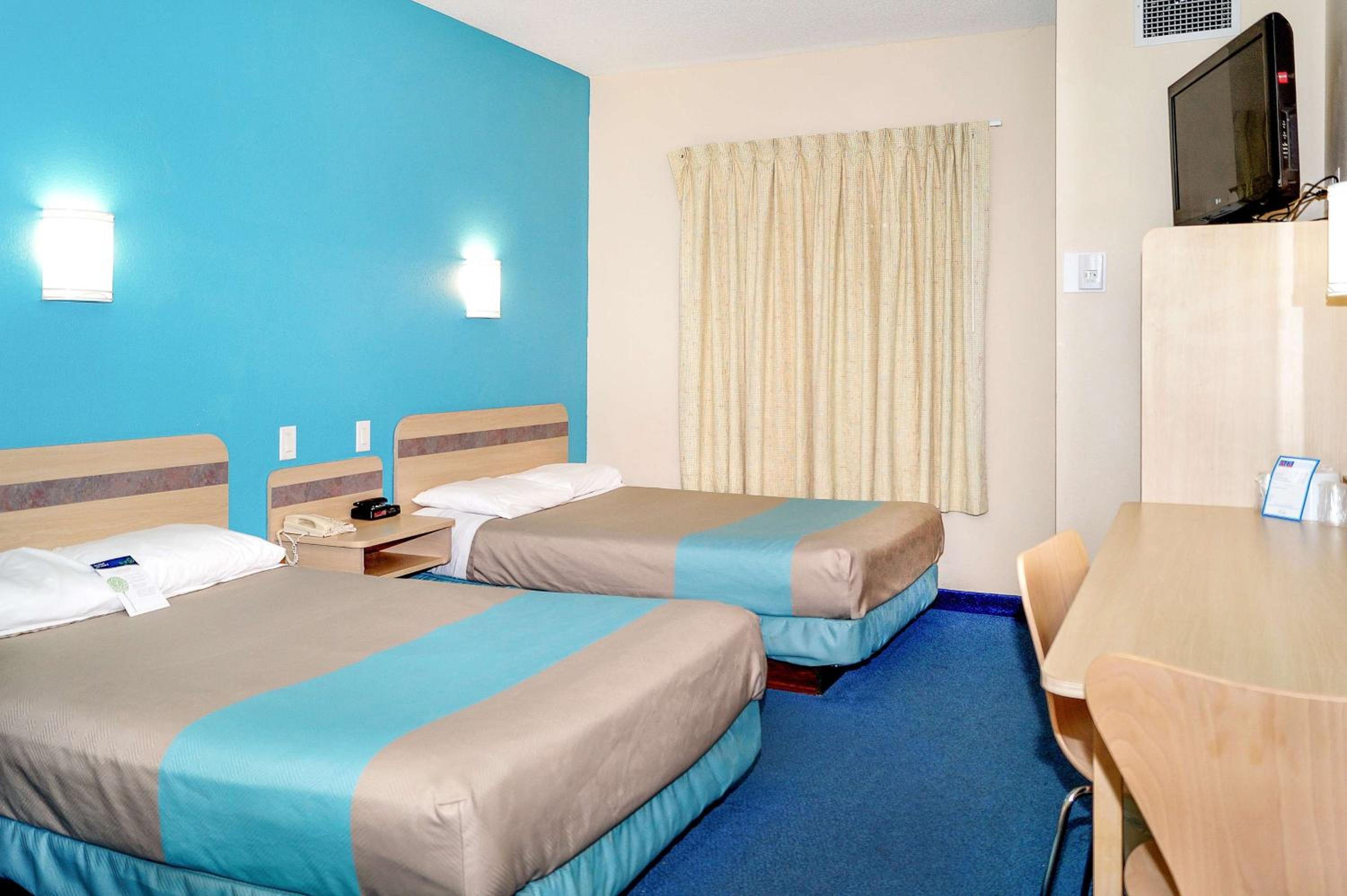 Quadruple Room - Non-Smoking - Photo 3