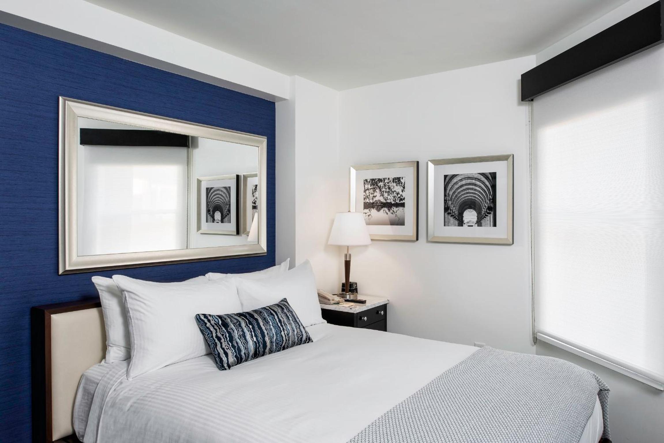 Standard Queen Room with One Queen Bed