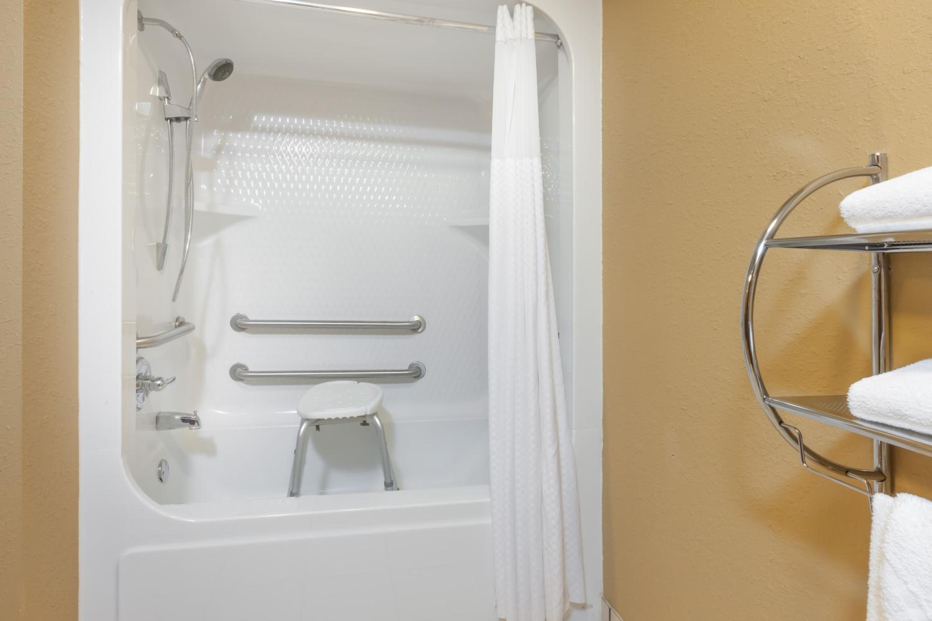 Queen Room - Disability Access/Non-Smoking - Photo 4