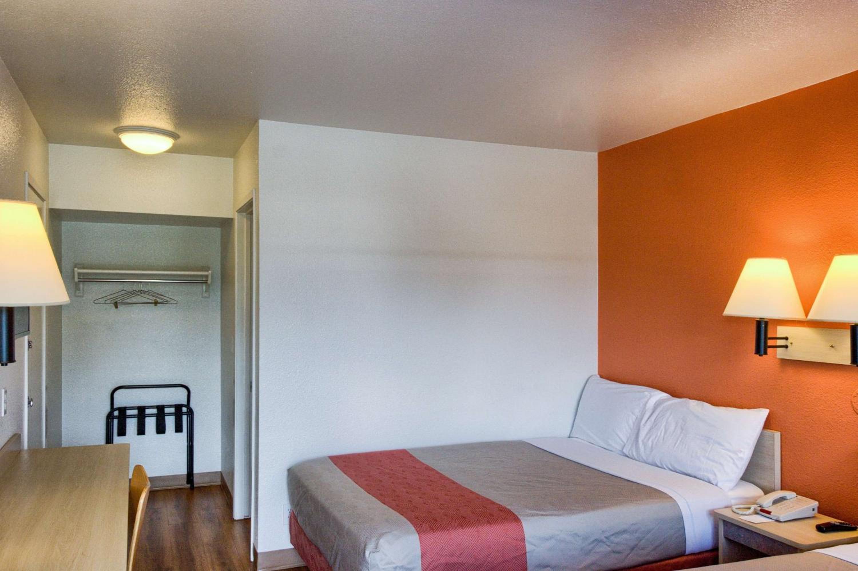Deluxe Queen Room photo 2