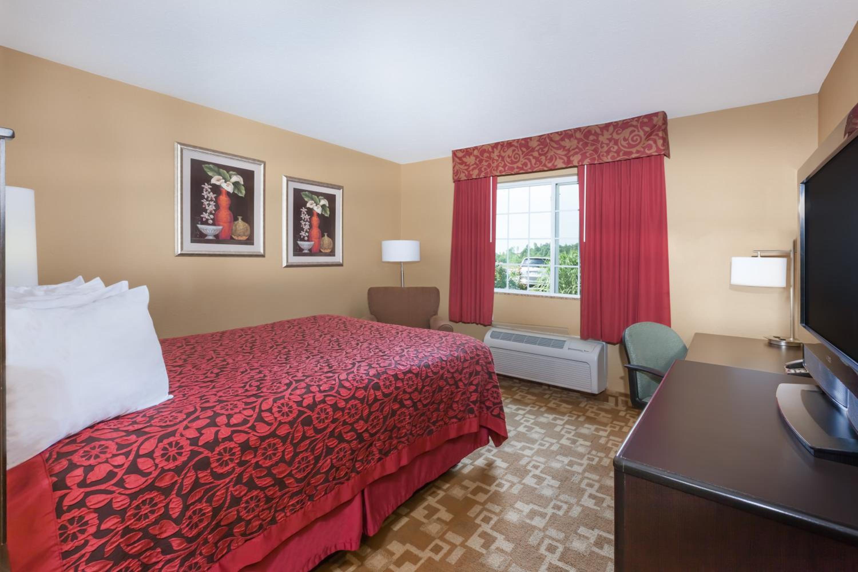 Queen Room - Non-Smoking - Photo 1