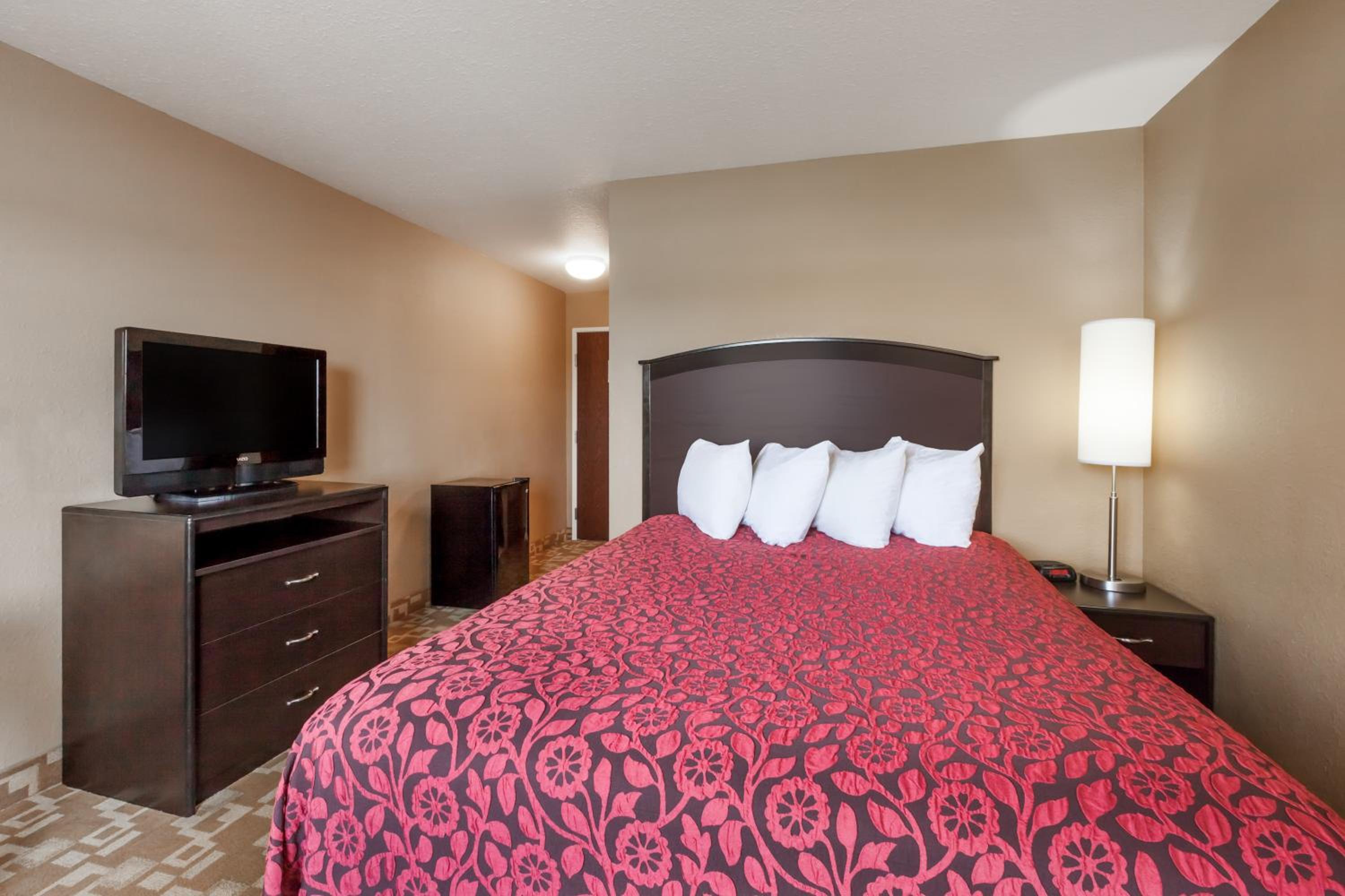 Queen Room - Non-Smoking - Photo 5