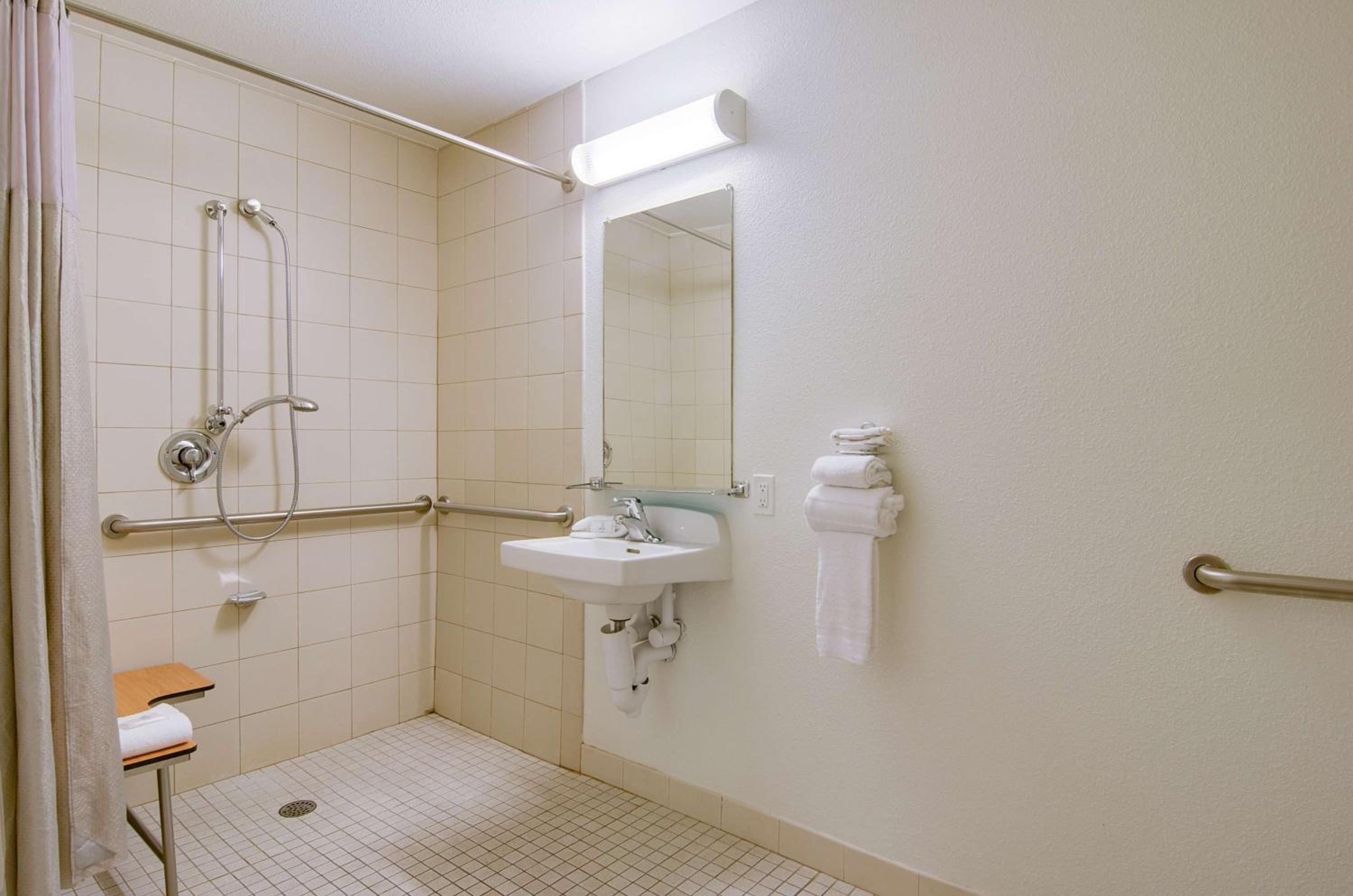 Double Room - Disability Access photo 2