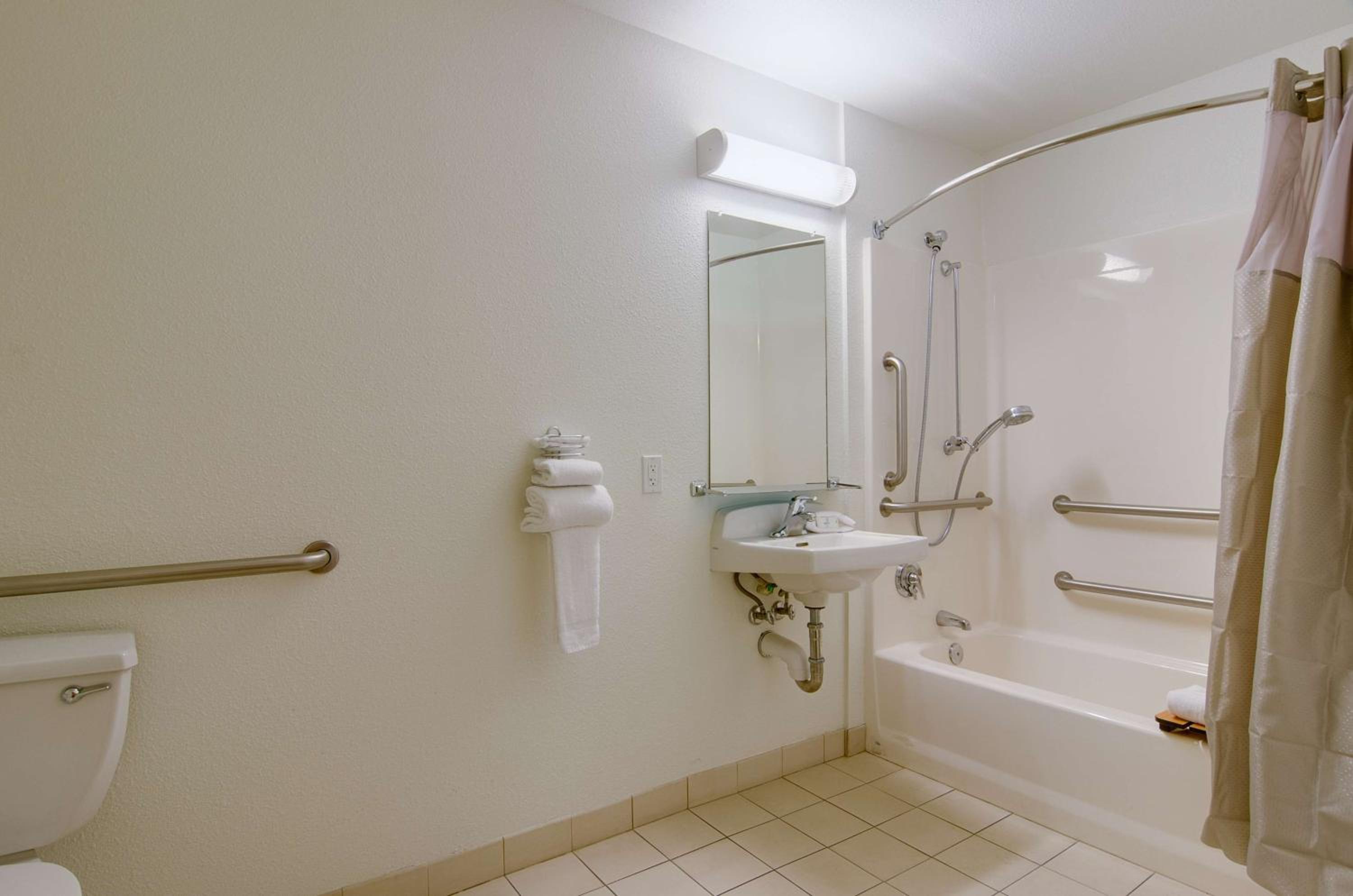 Double Room - Disability Access photo 3