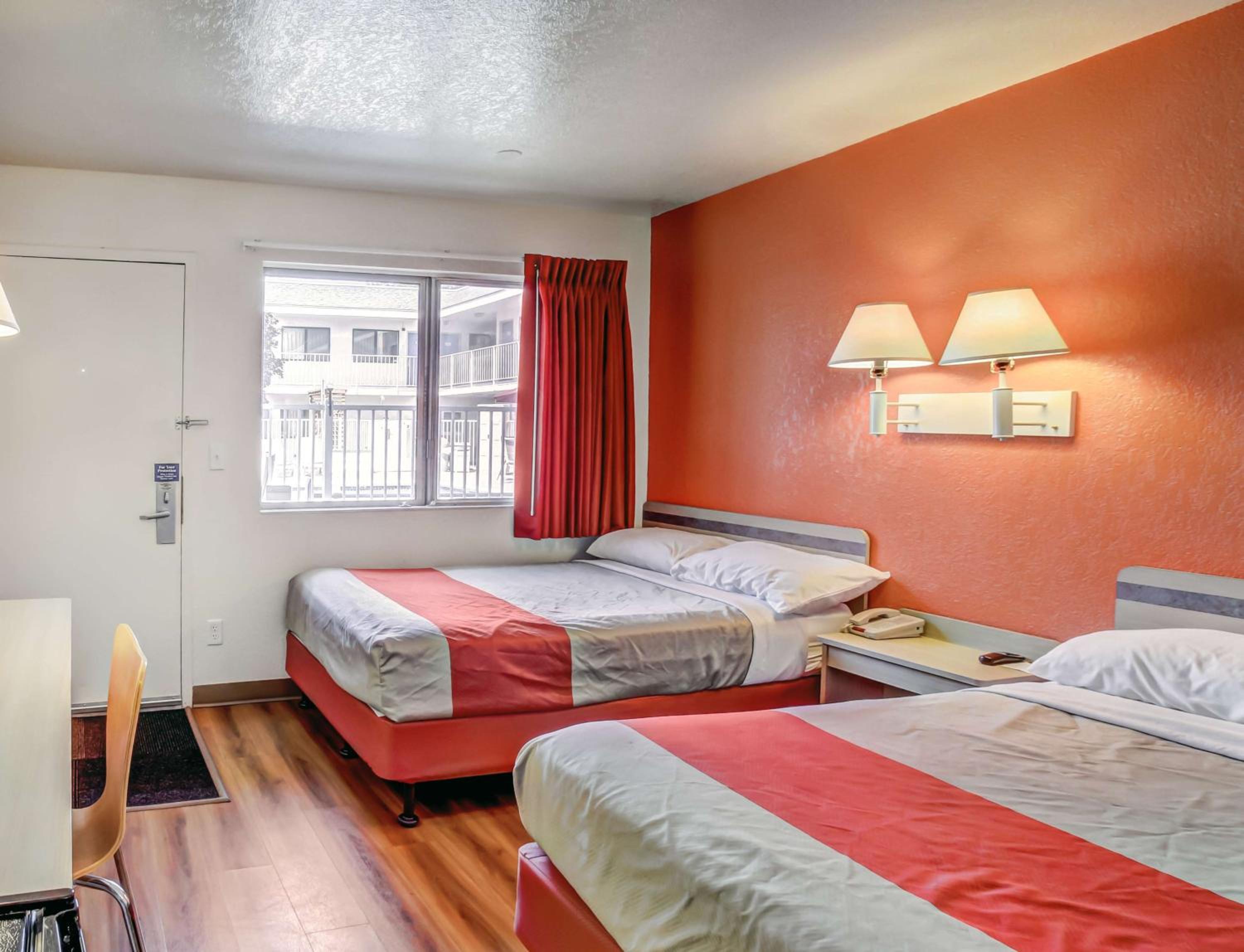 2 Full Beds | Micfridge photo 3