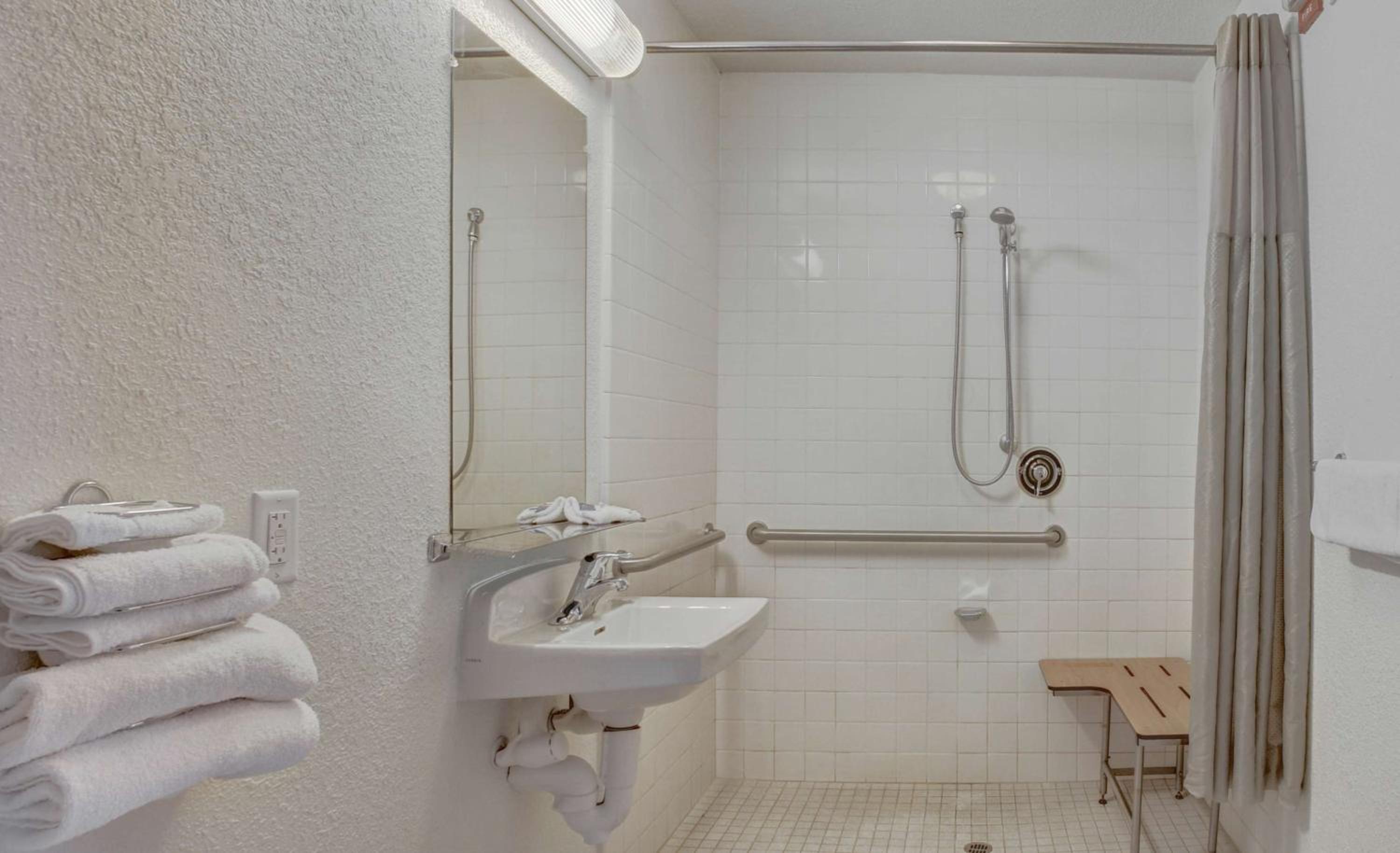 1 Full Bed | ADA/Tub
