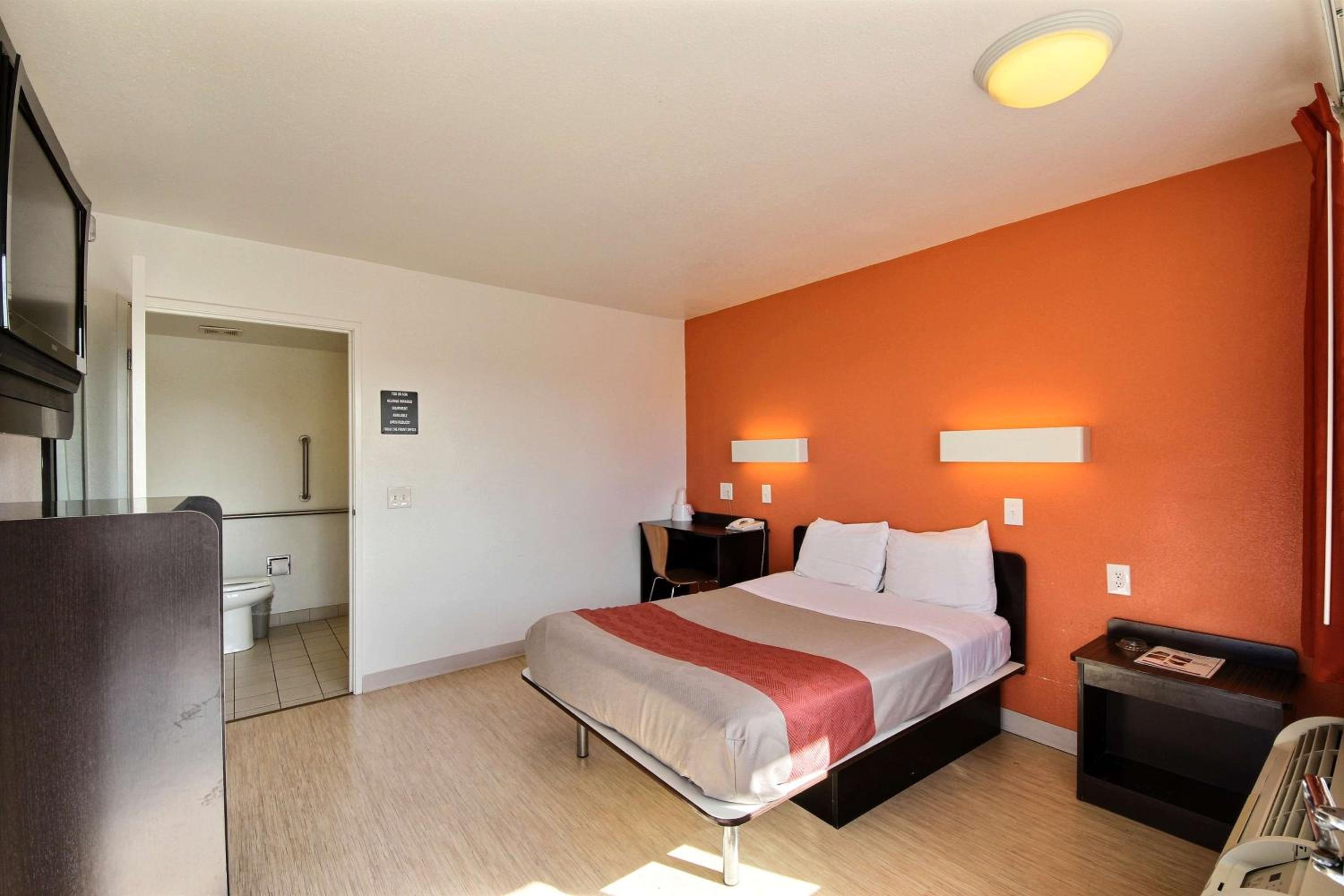 Queen Room photo 3