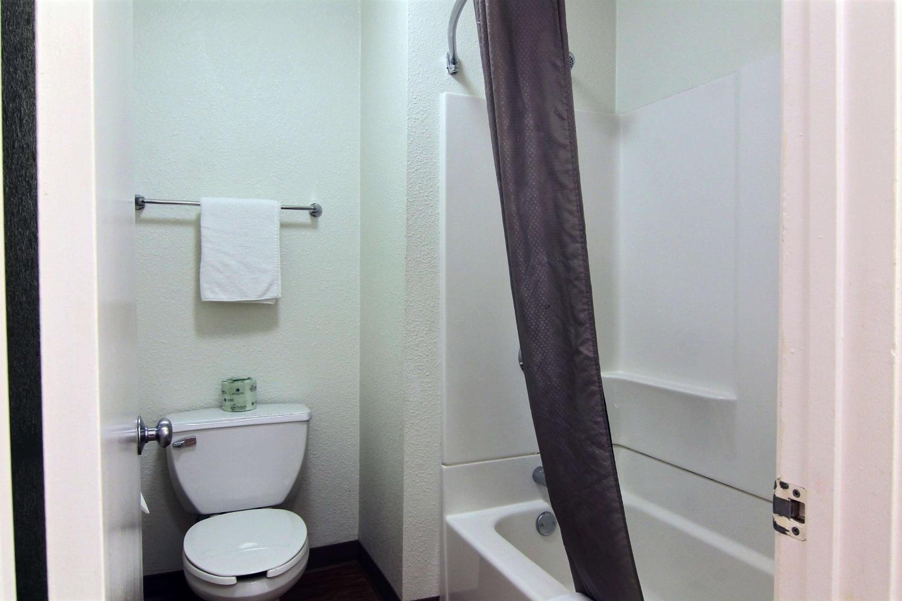 Double Room - Disability Access photo 3