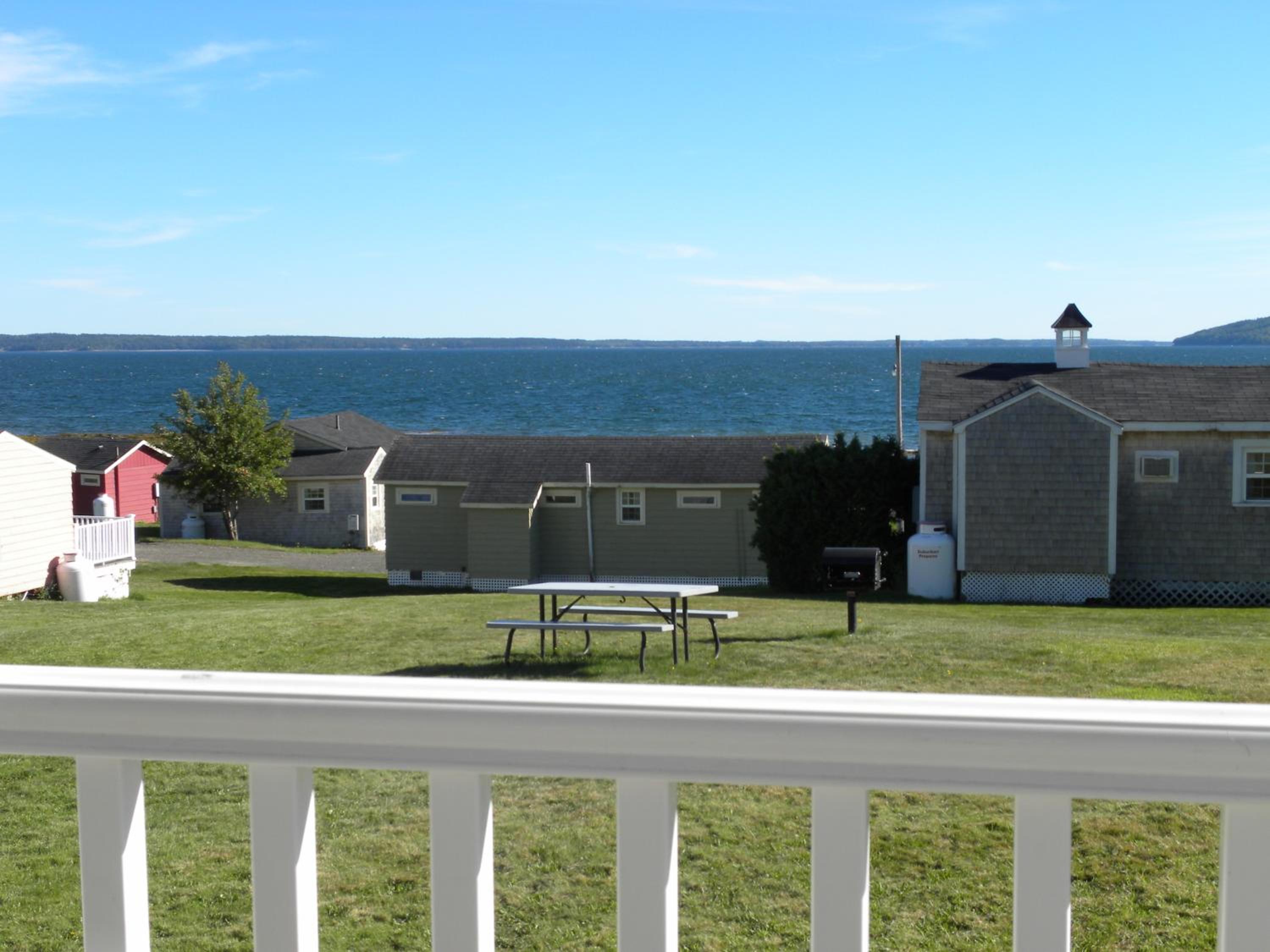 Deluxe One-Bedroom Cottage w/ 2 Queen Beds and Sea View - Photo 9