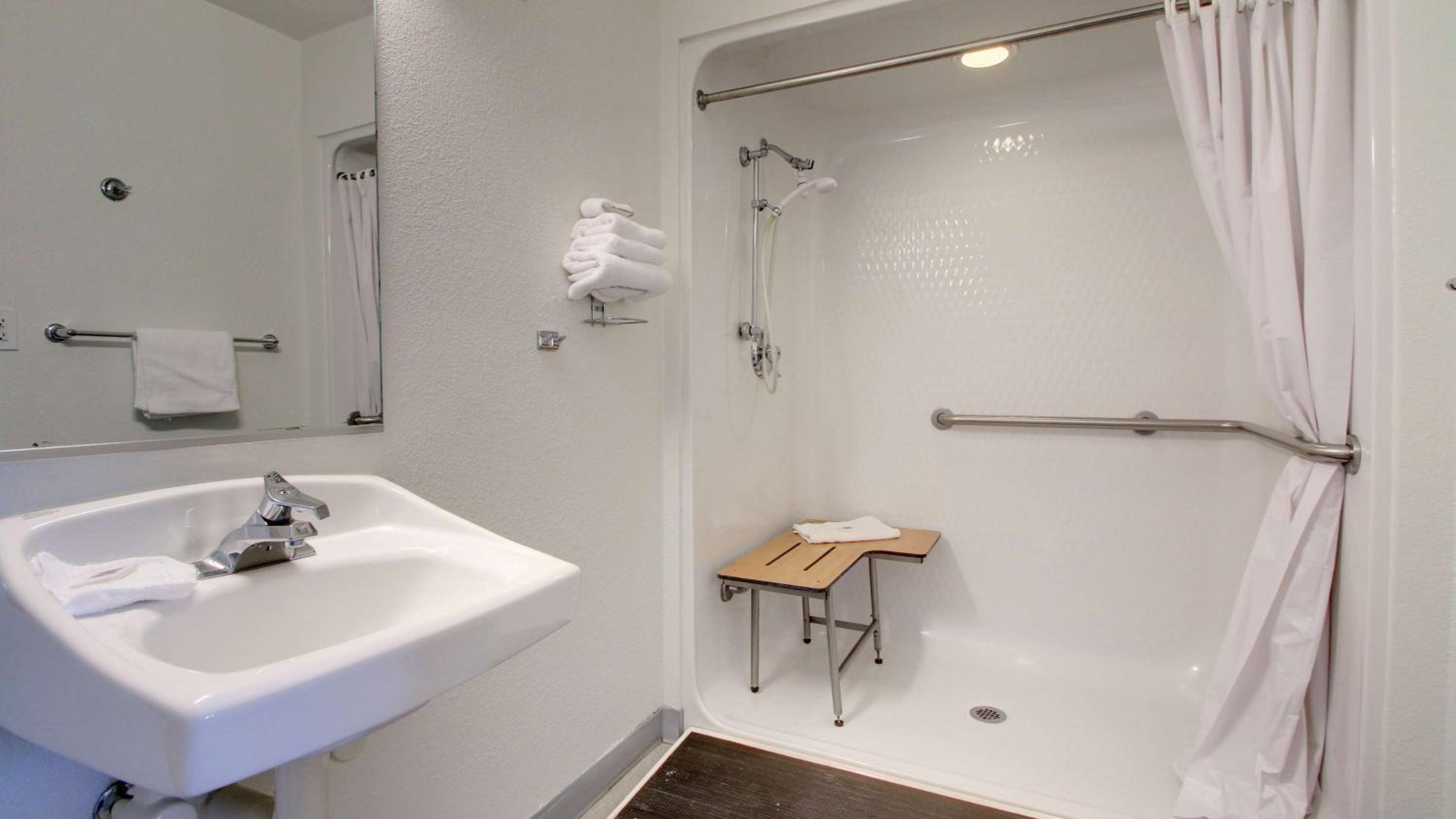 Queen Room - Disability Access