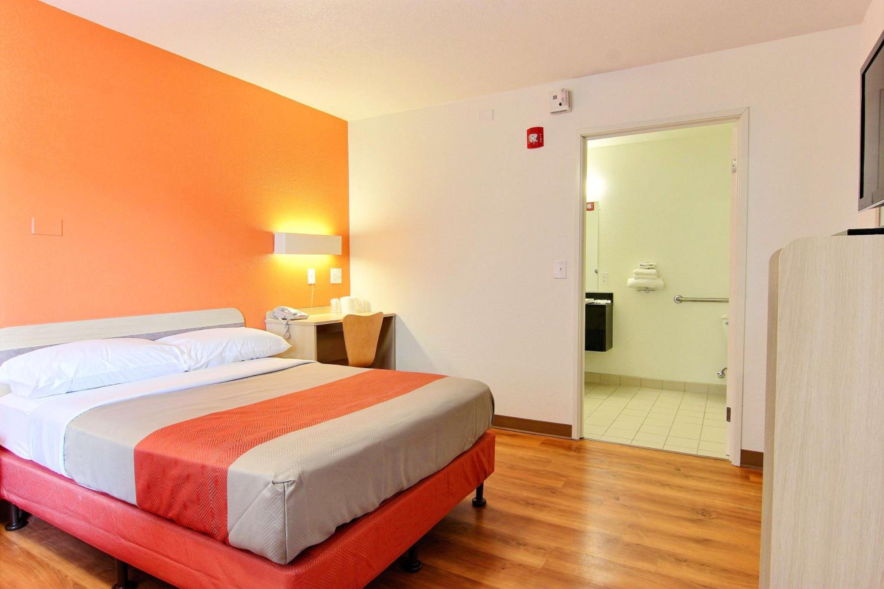 Queen Room - Disability Access - Roll in Shower
