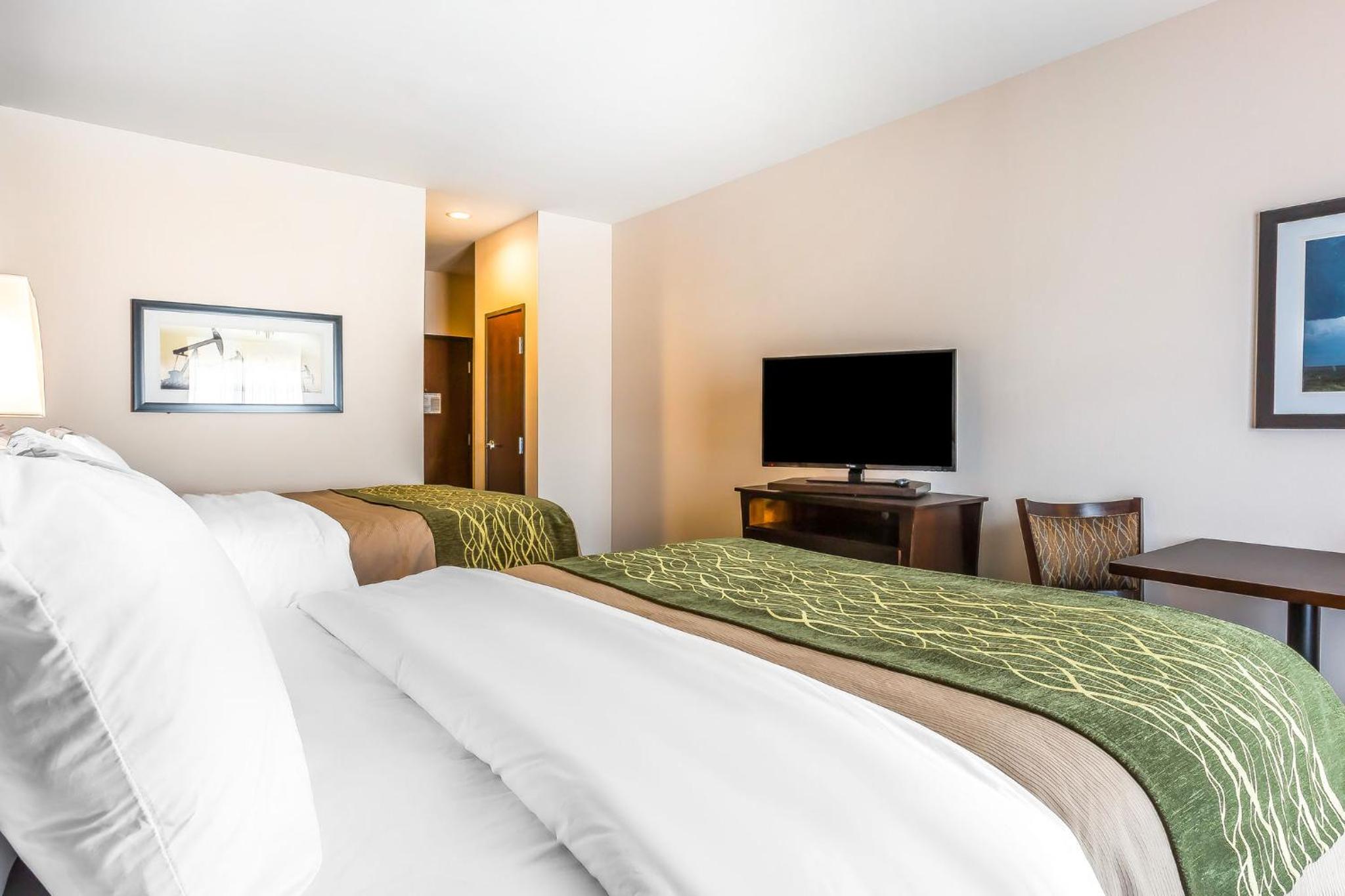 Queen Room with Two Queen Beds - Non-Smoking photo 1