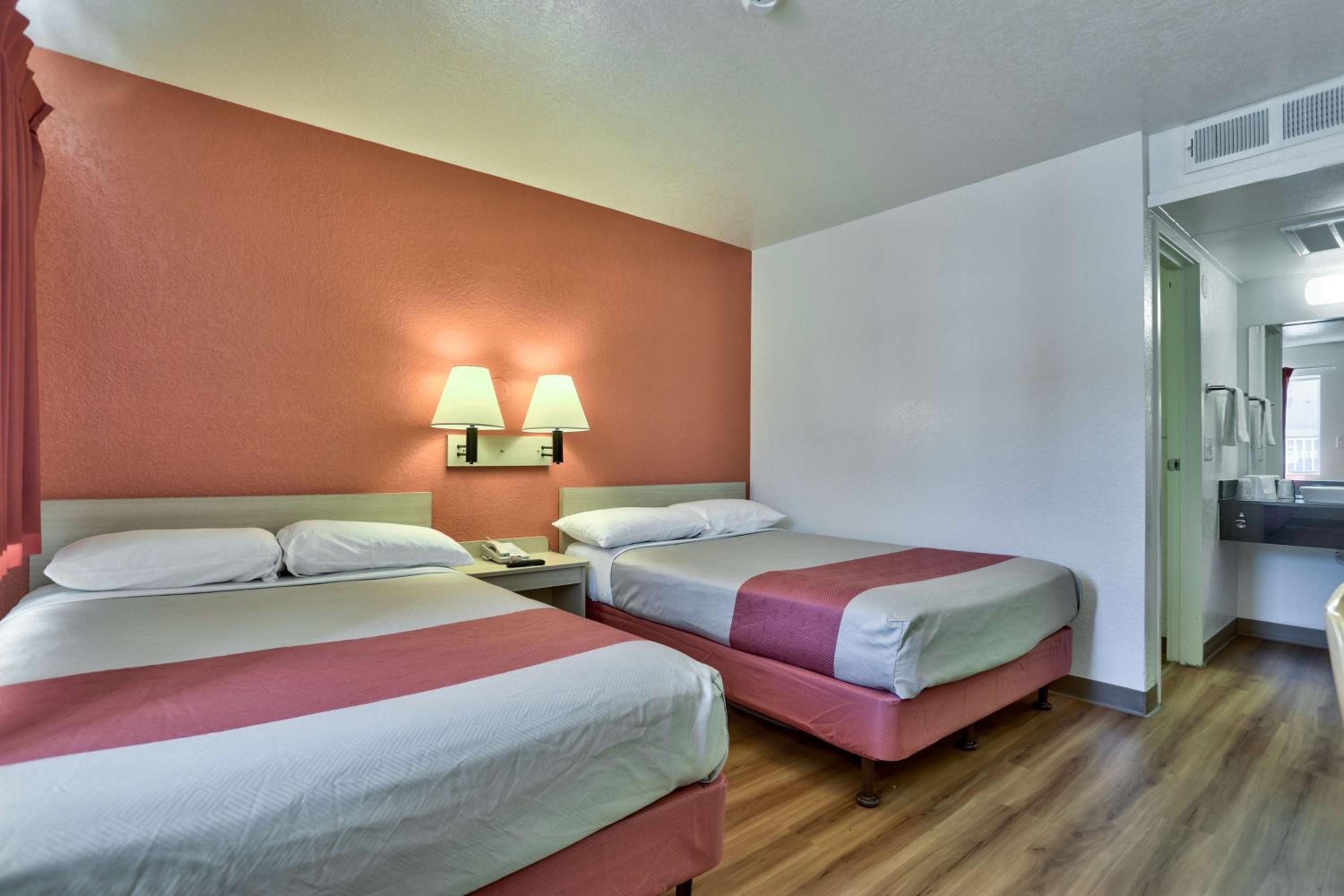 Quadruple Room - Disability Access photo 1