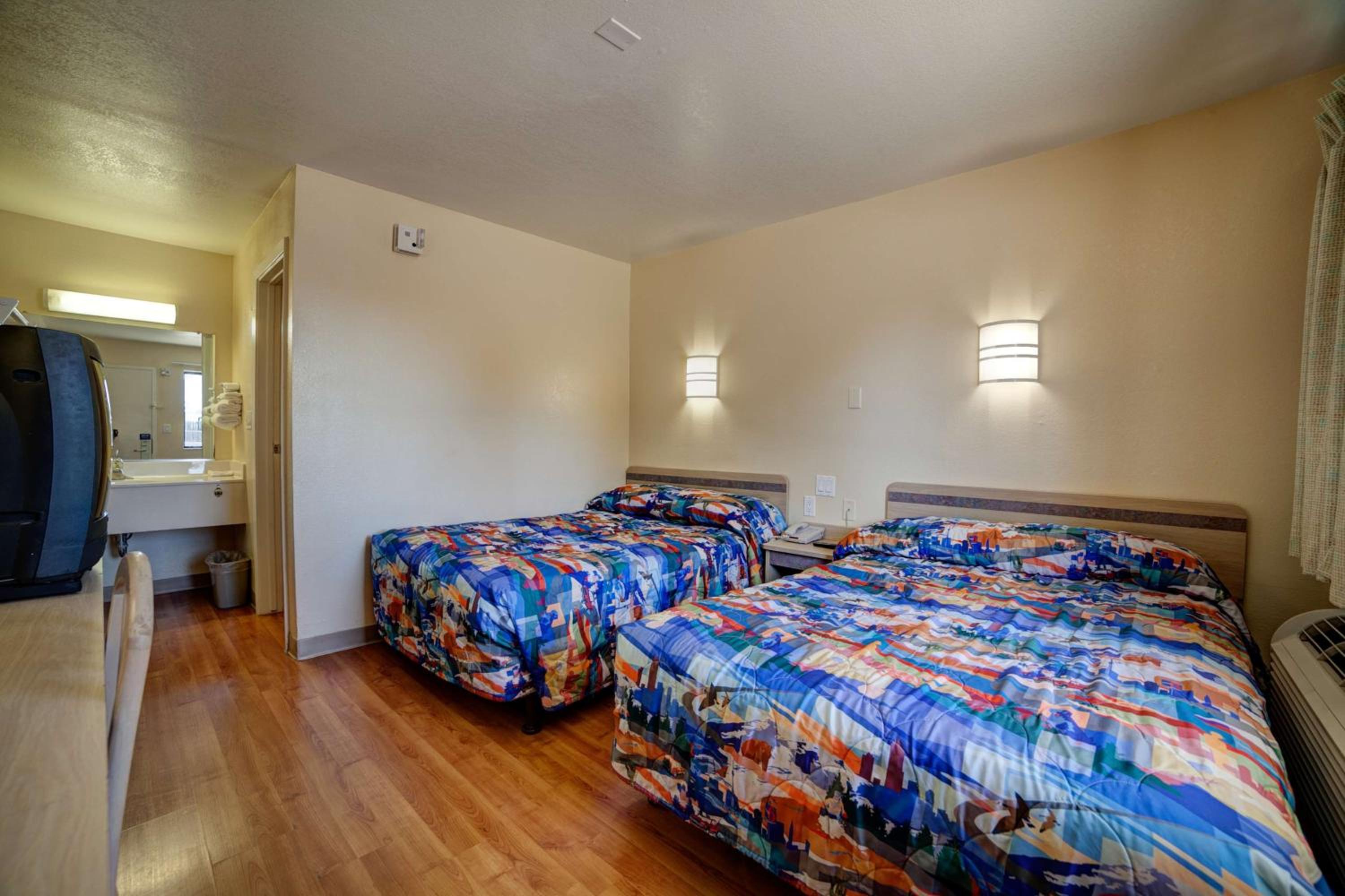 Double Room with Two Double Beds photo 2