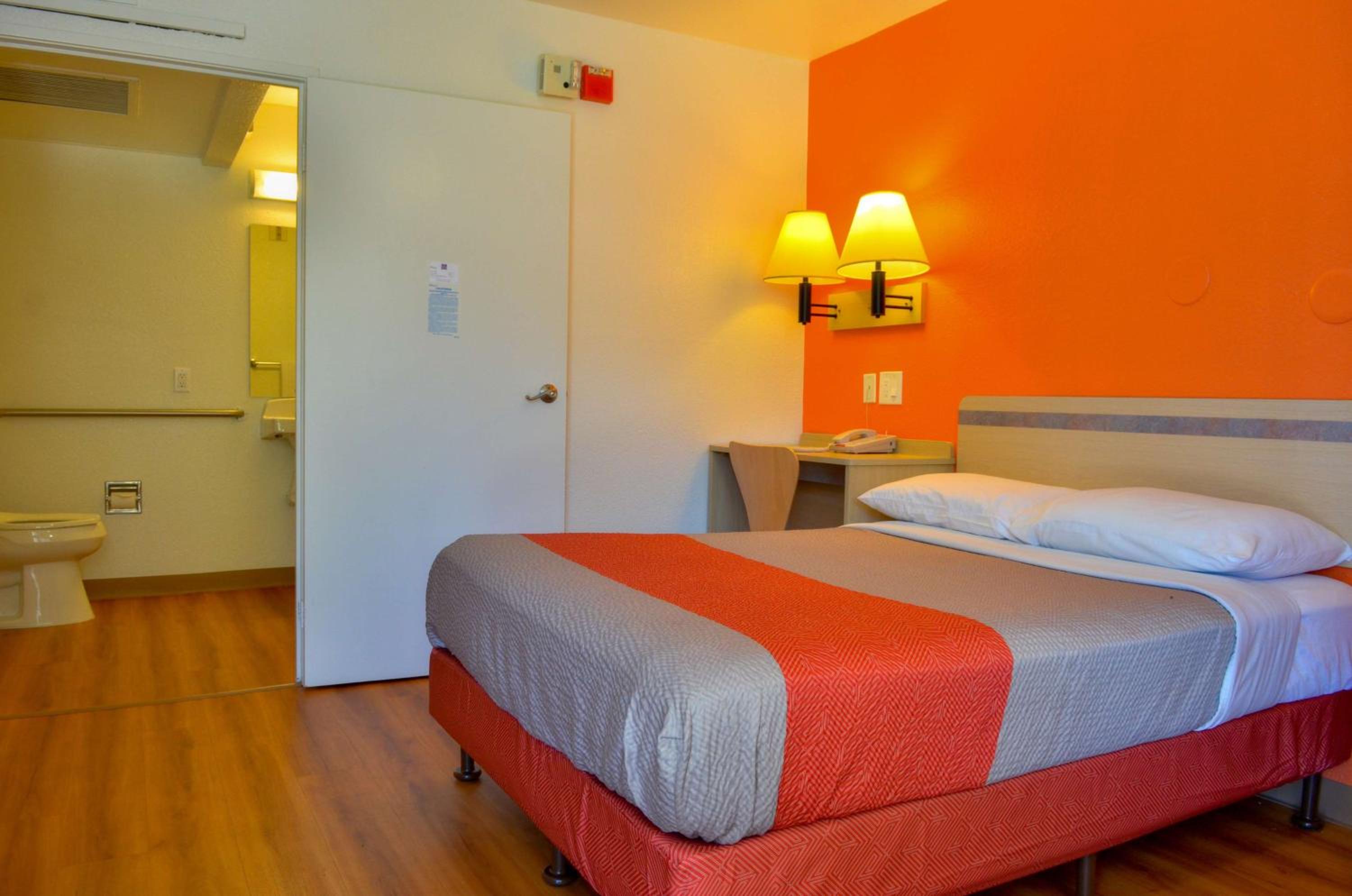 Double Room - Disability Access - Non-Smoking photo 1