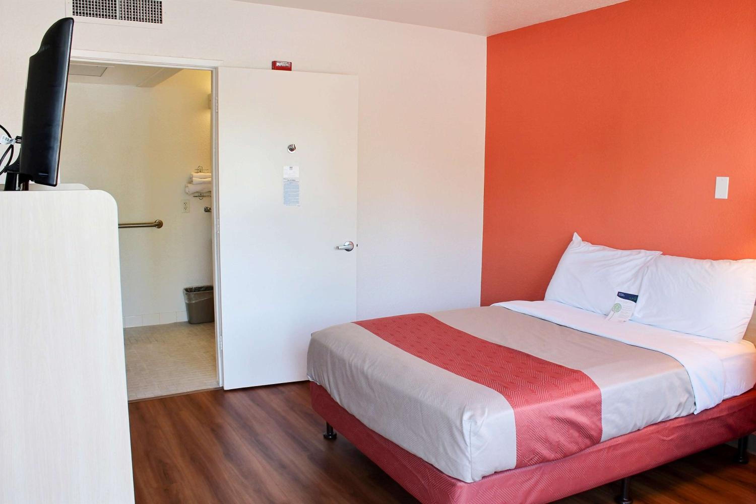 Double Room - Disability Access - Roll In Shower