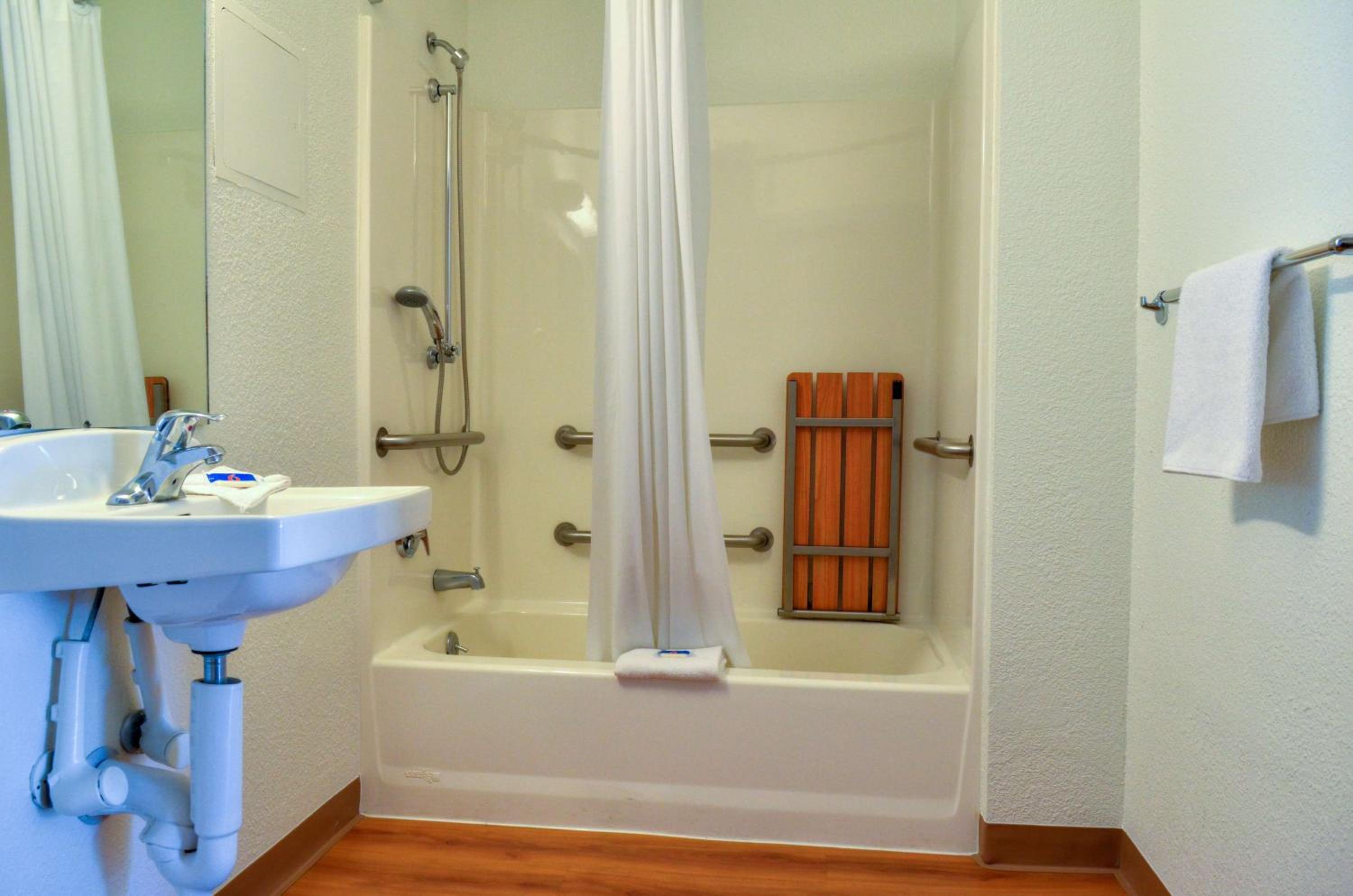 Double Room - Disability Access - Non-Smoking photo 2