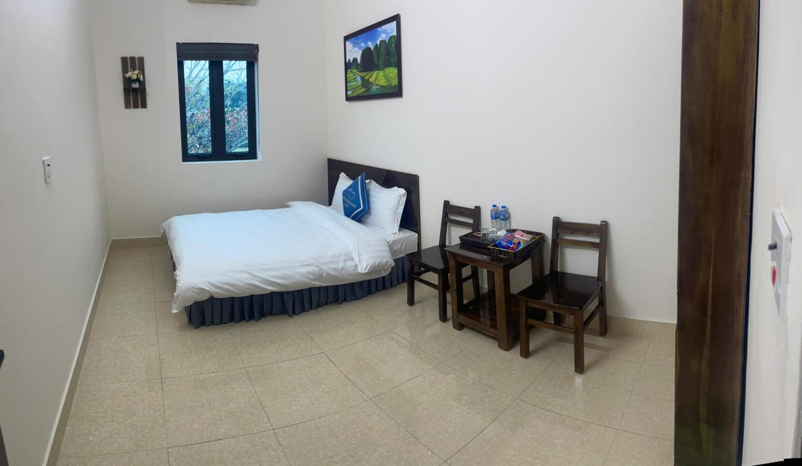 Standard Double Room with Shared Bathroom