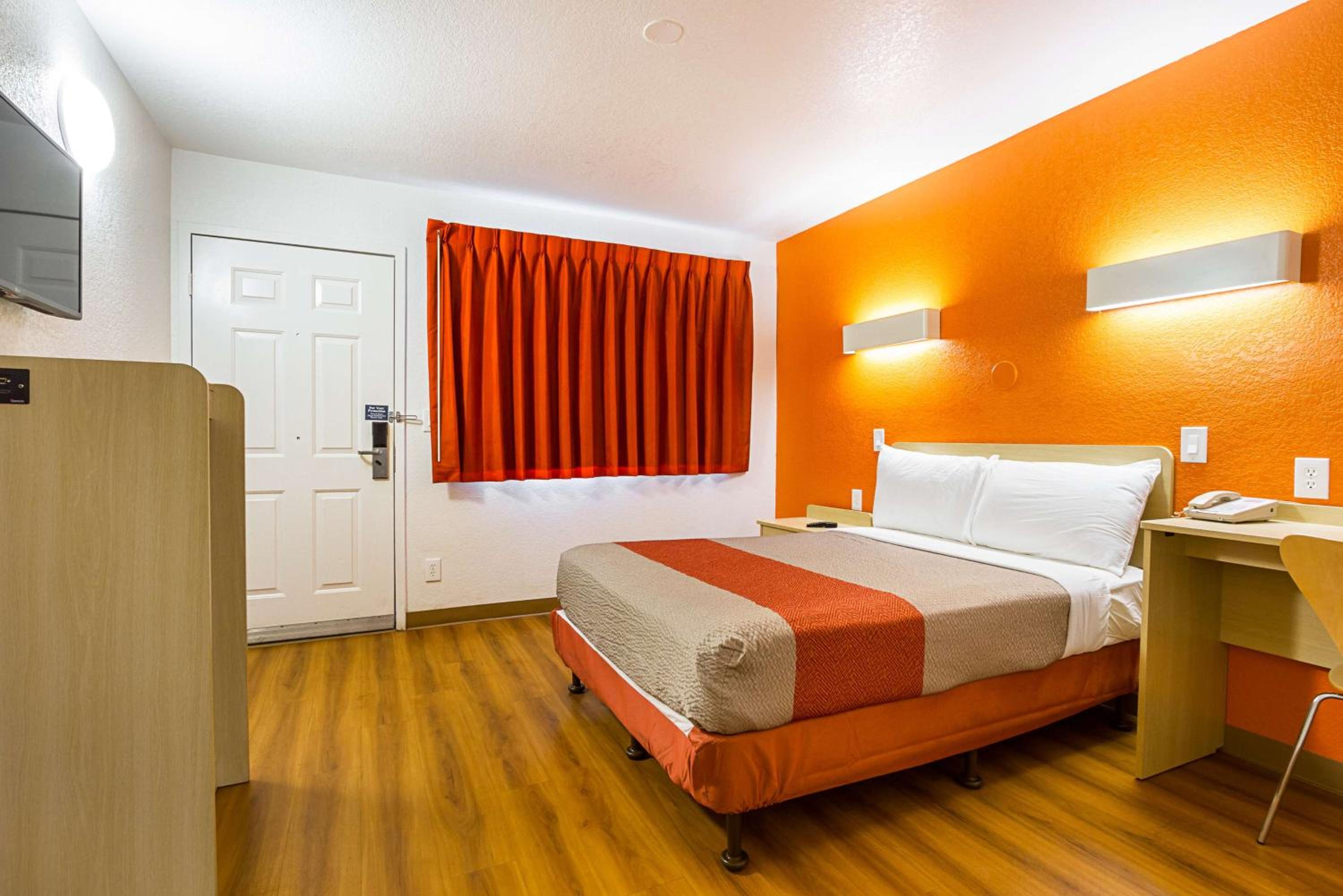 Double Room - Disability Access photo 2