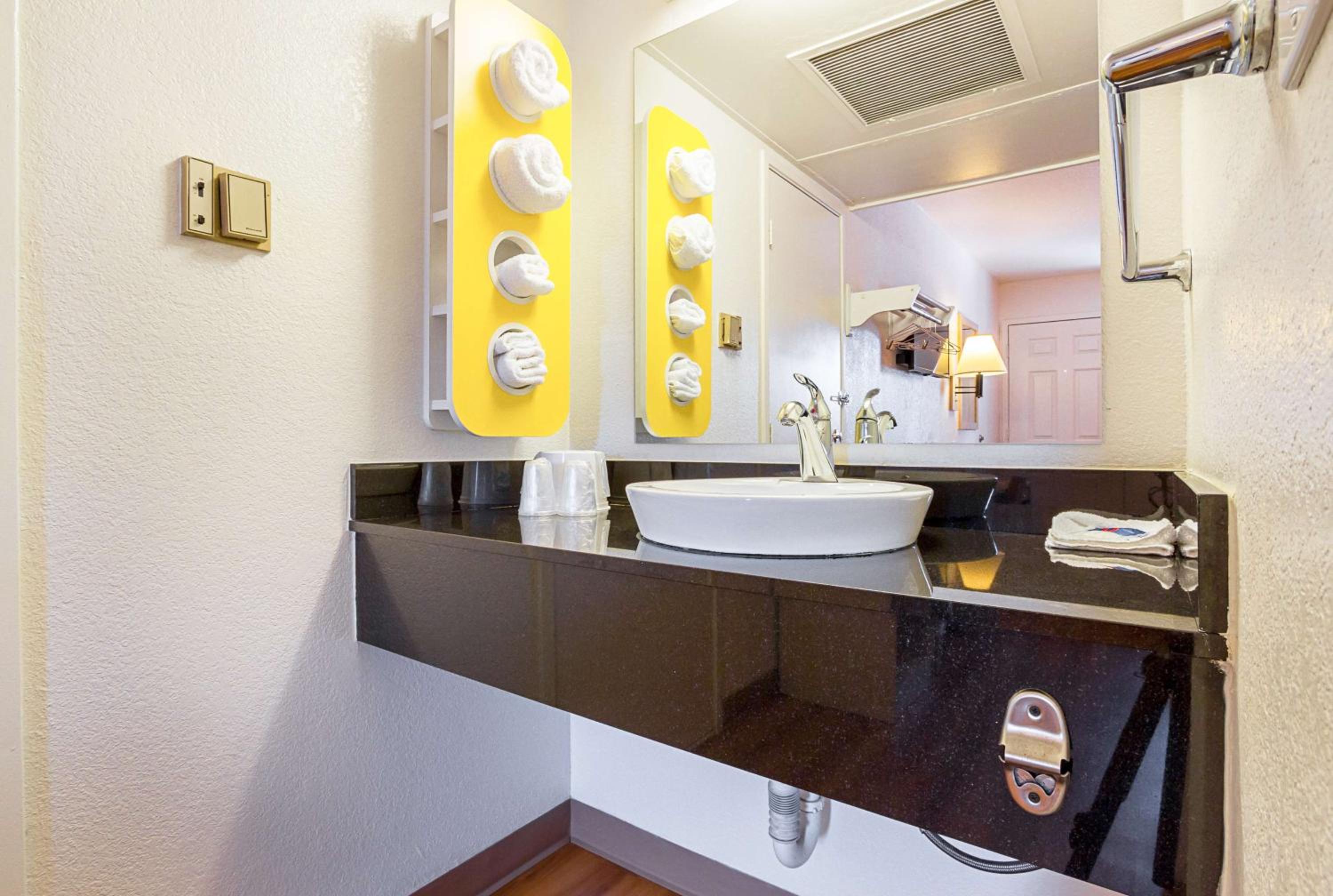 Deluxe Queen Room photo 2