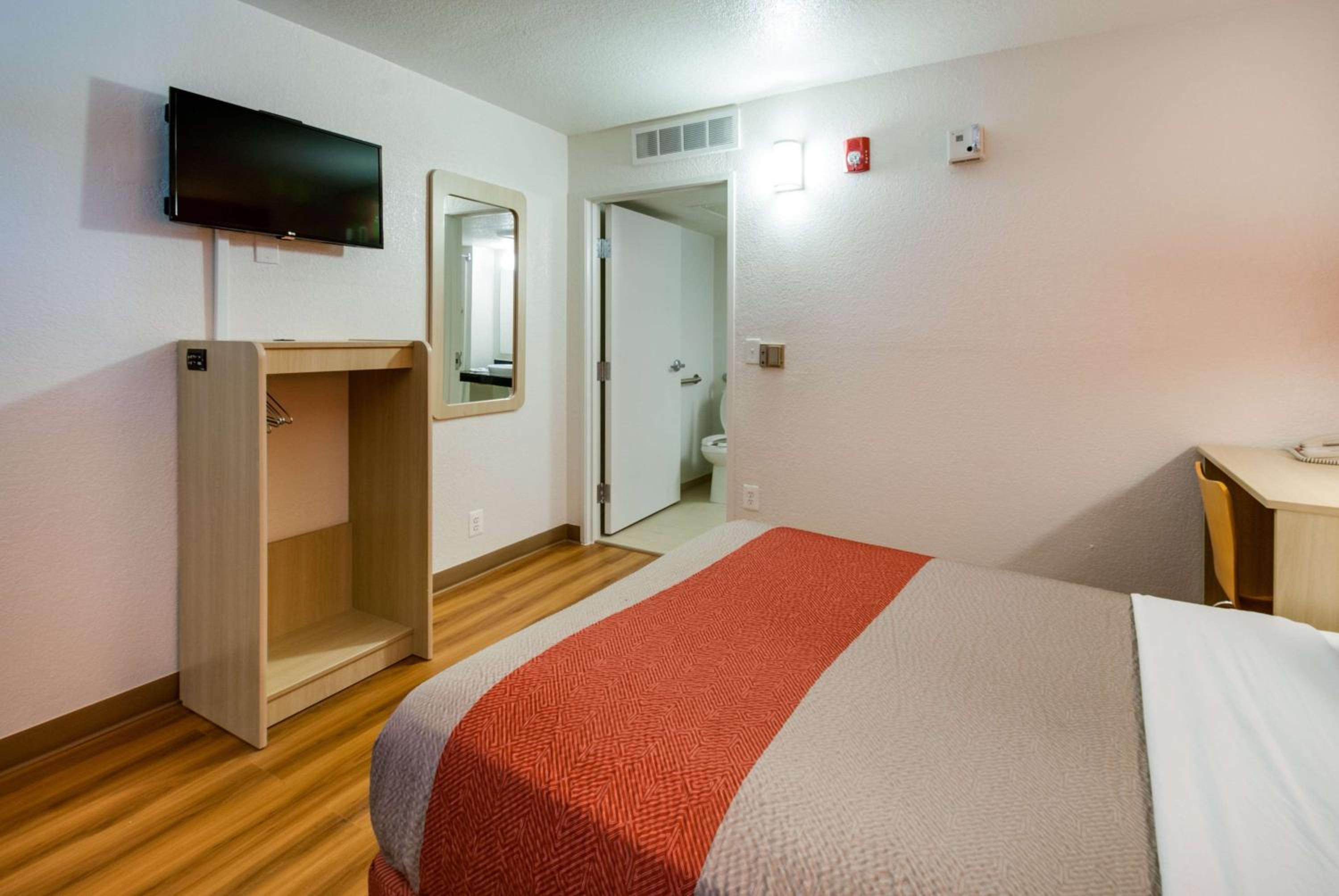 Queen Room - Disability Access