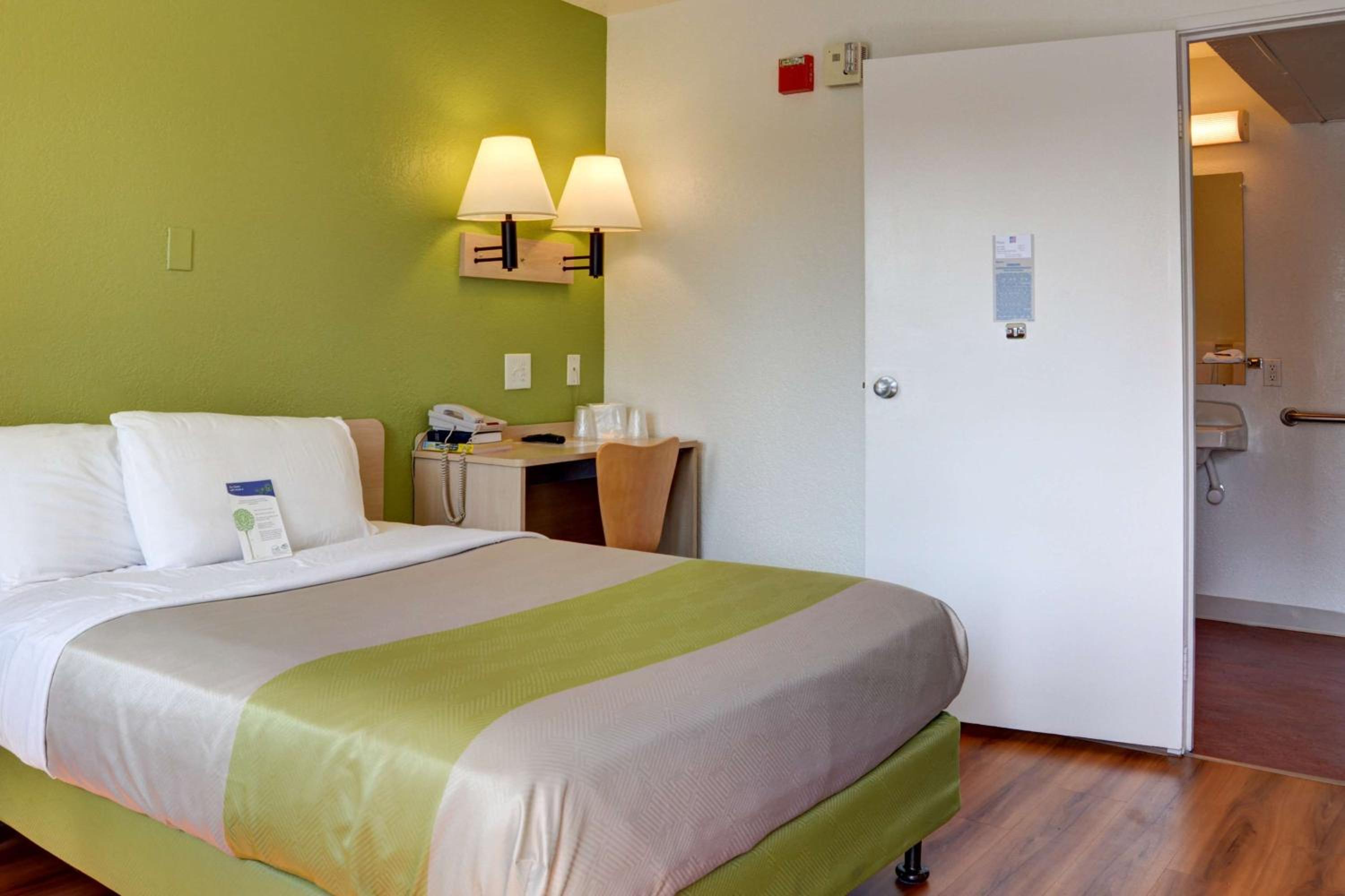 Double Room - Disability Access photo 3