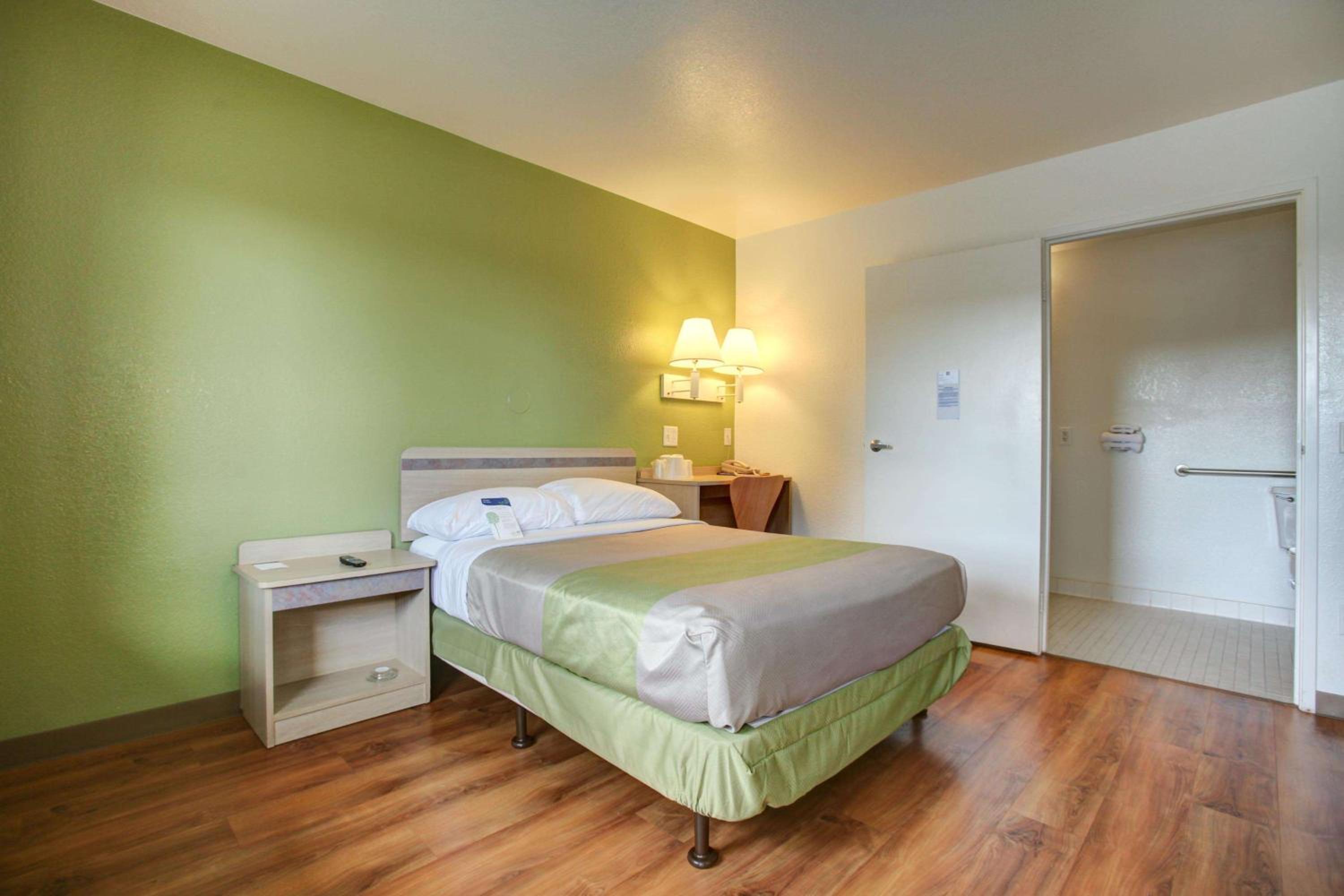 Double Room - Disability Access photo 3