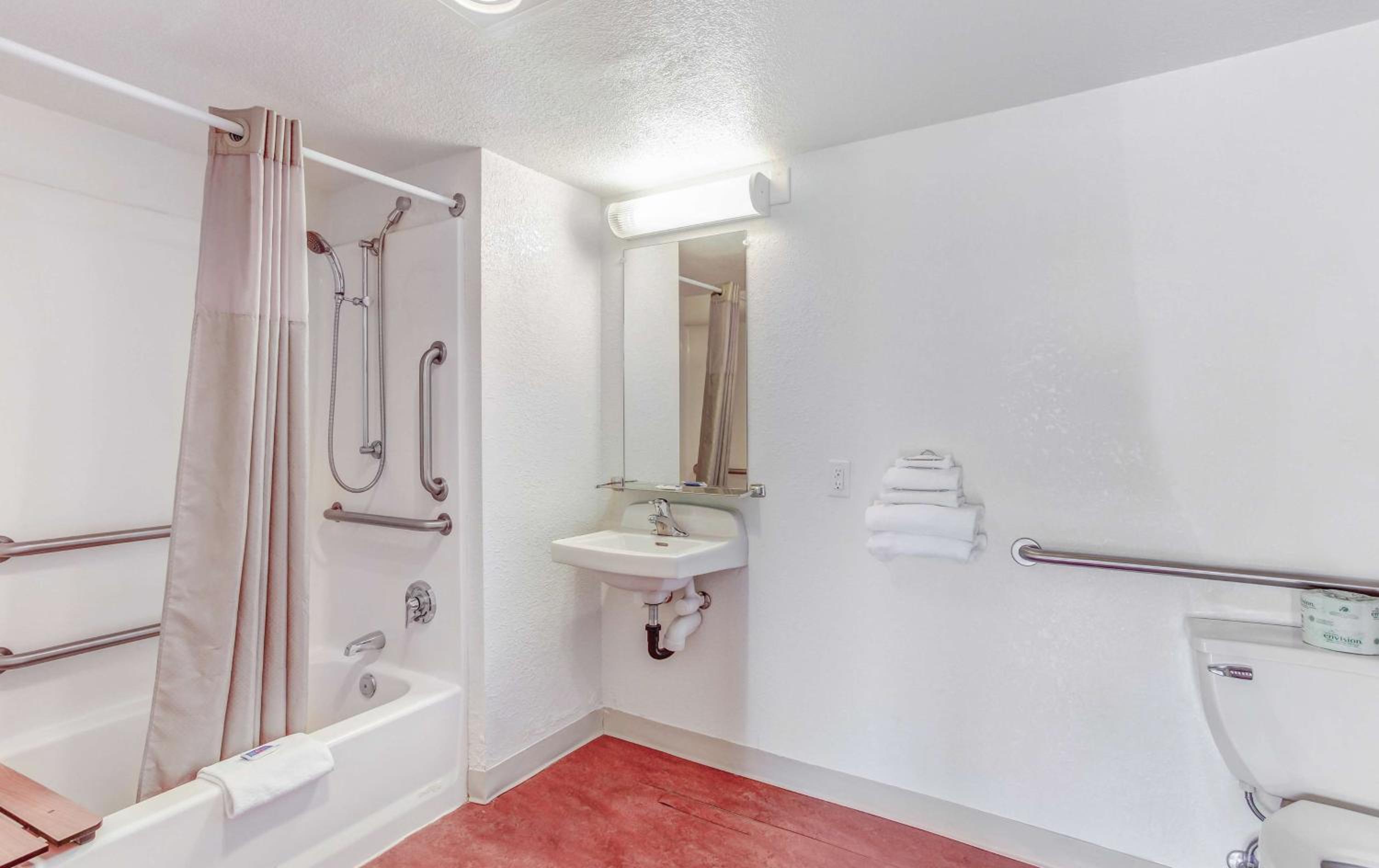 1 Full Bed | ADA/Tub, Non-Smoking