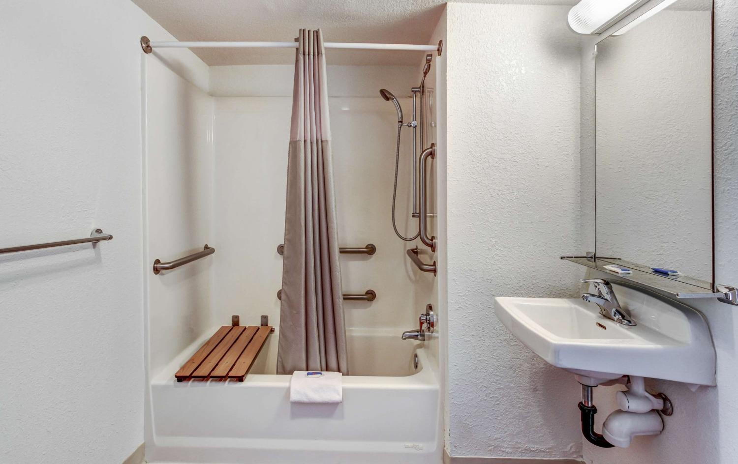 2 Queen Beds | Microfridge, Non-Smoking