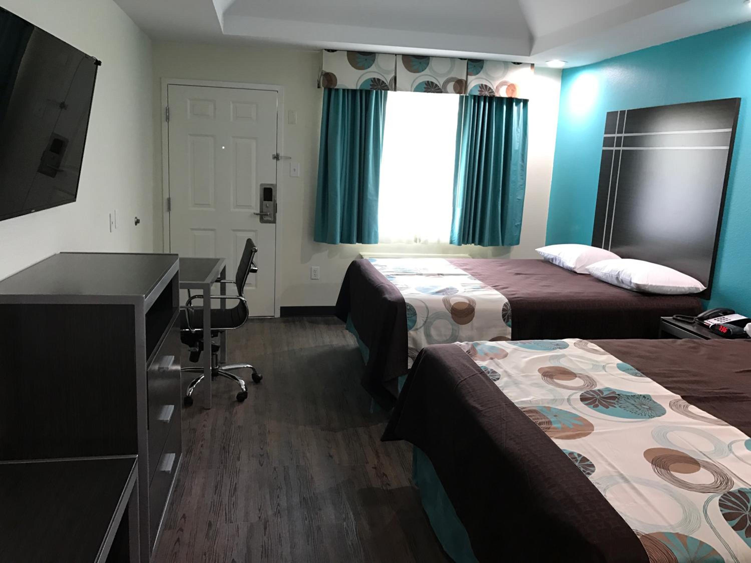 Double Room with Two Double Beds and Kitchen - Non Smoking photo 1