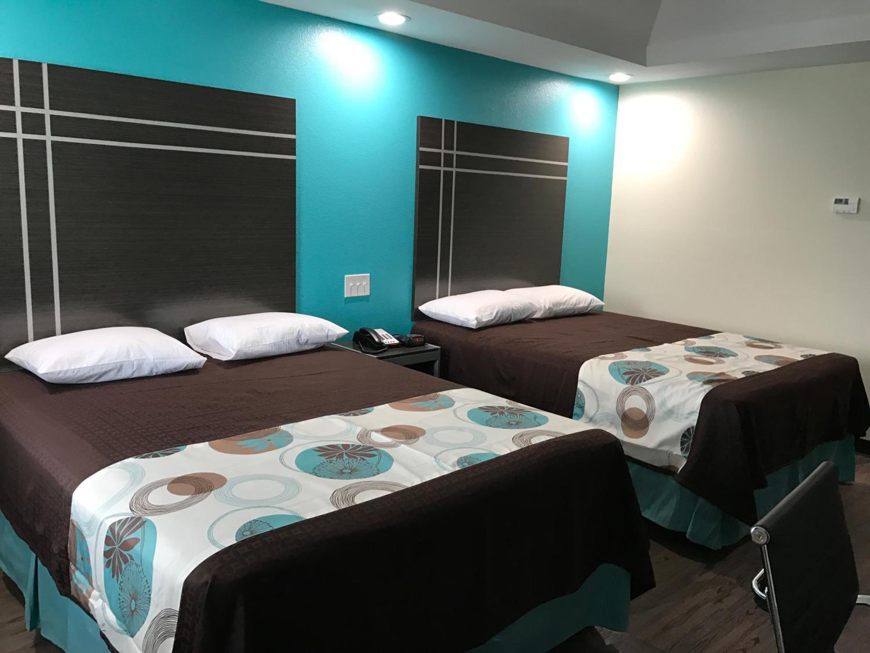 Double Room with Two Double Beds and Kitchen - Smoking photo 2