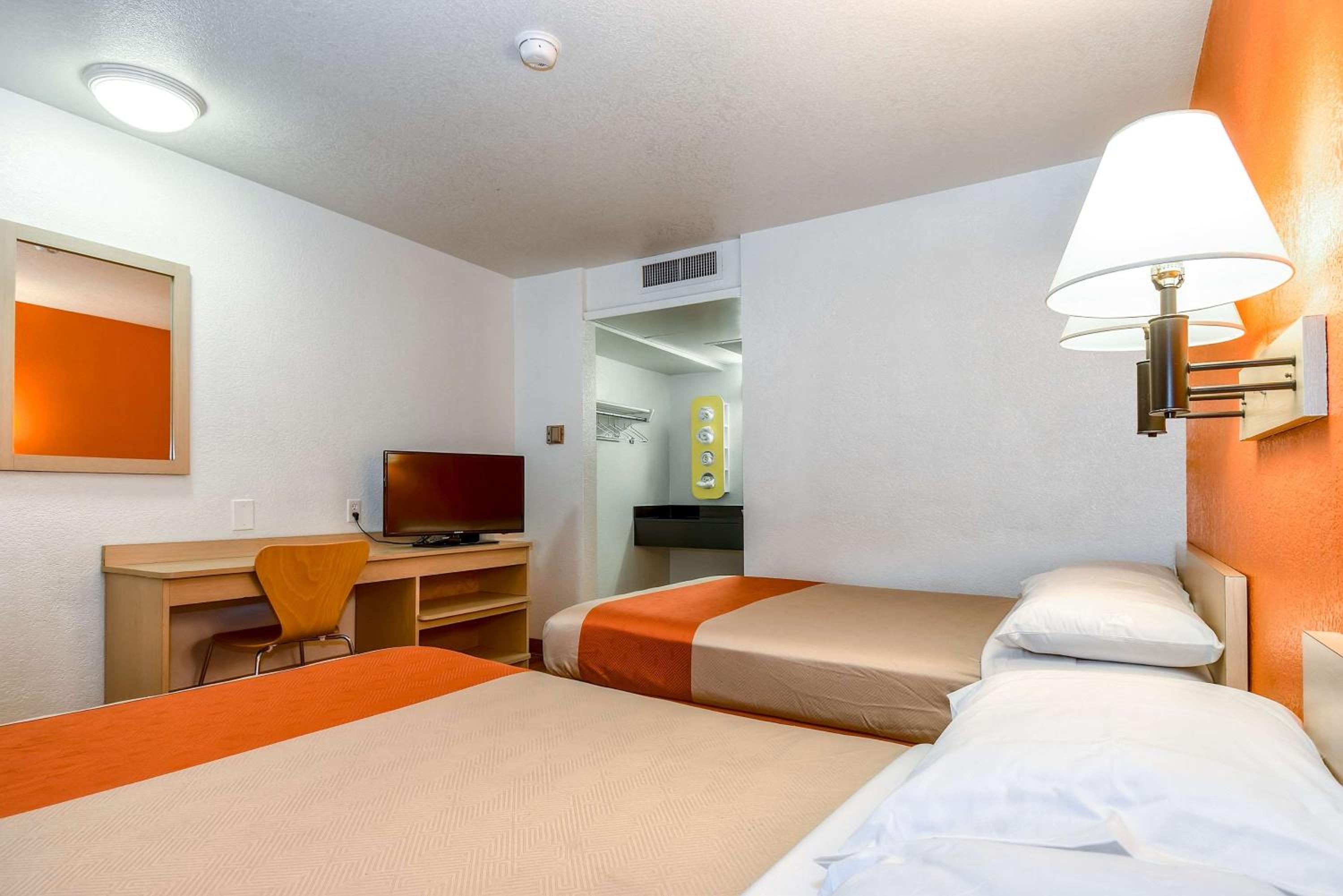 Economy Quadruple Room photo 3