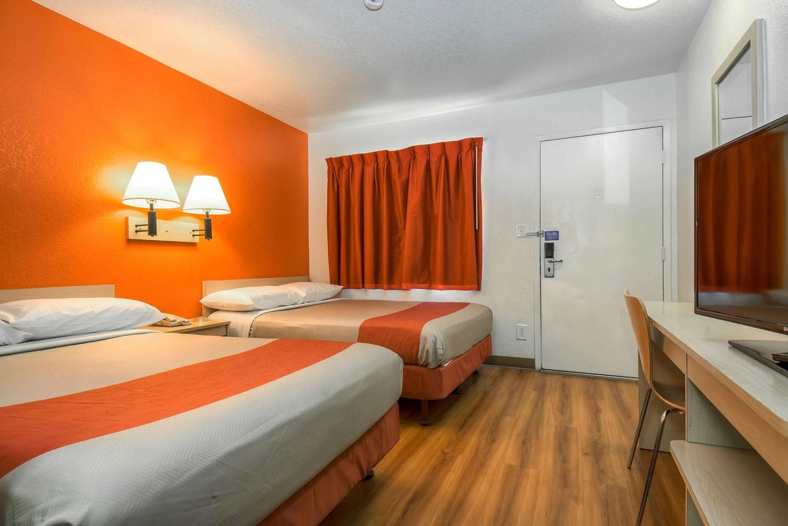 Economy Quadruple Room photo 2