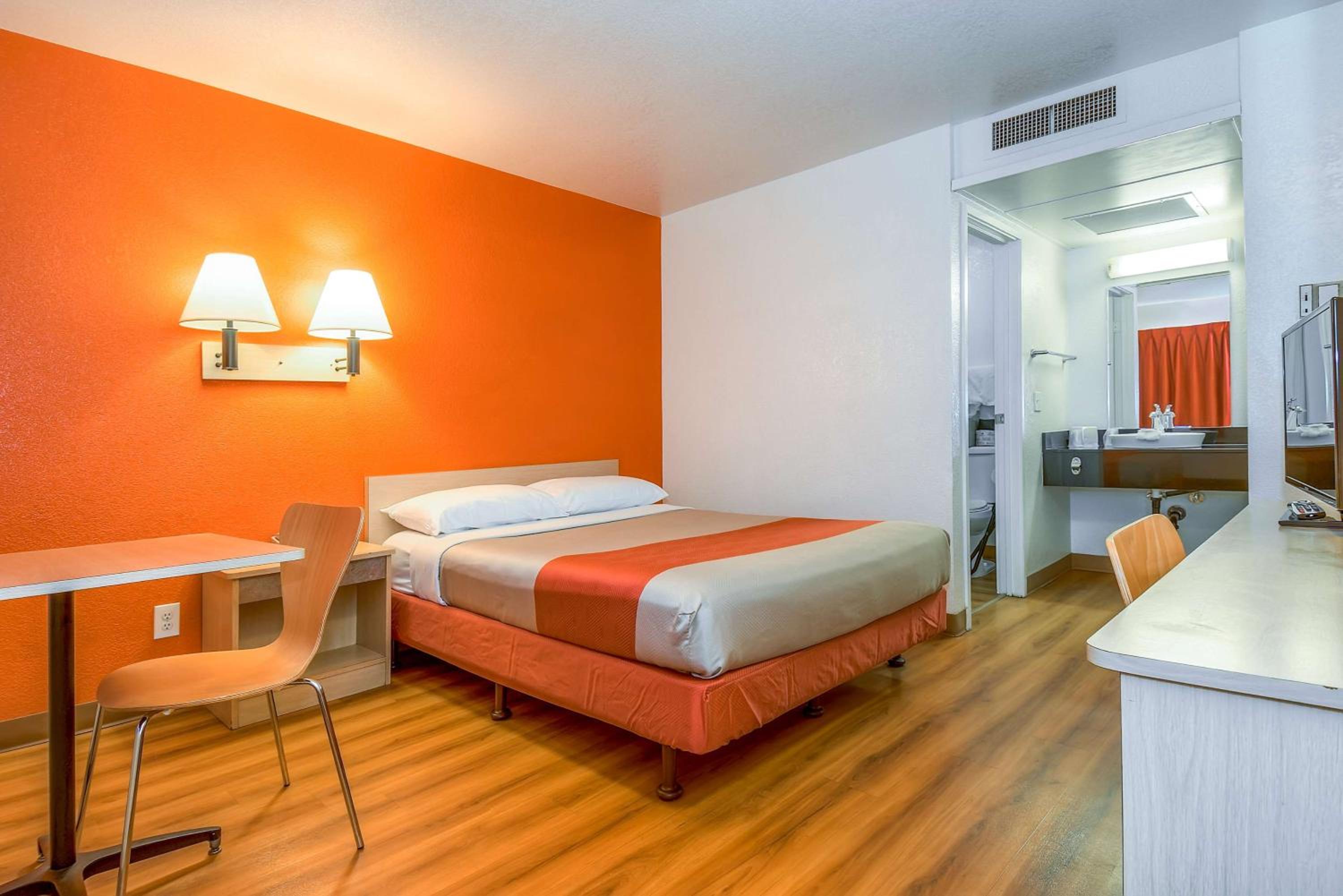 Double Room - Disability Access - Non-Smoking photo 3