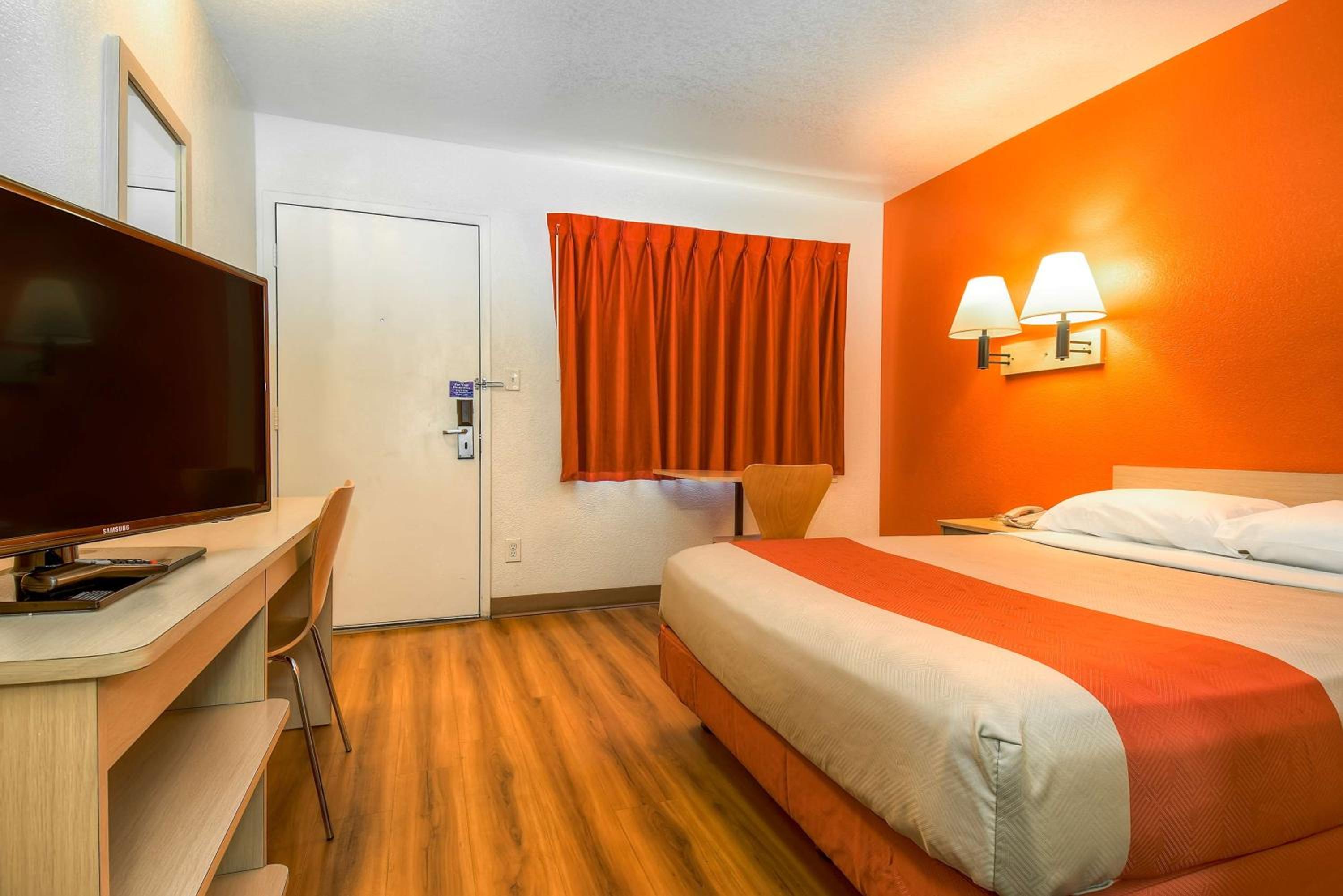 Single Room - Disability Access photo 3