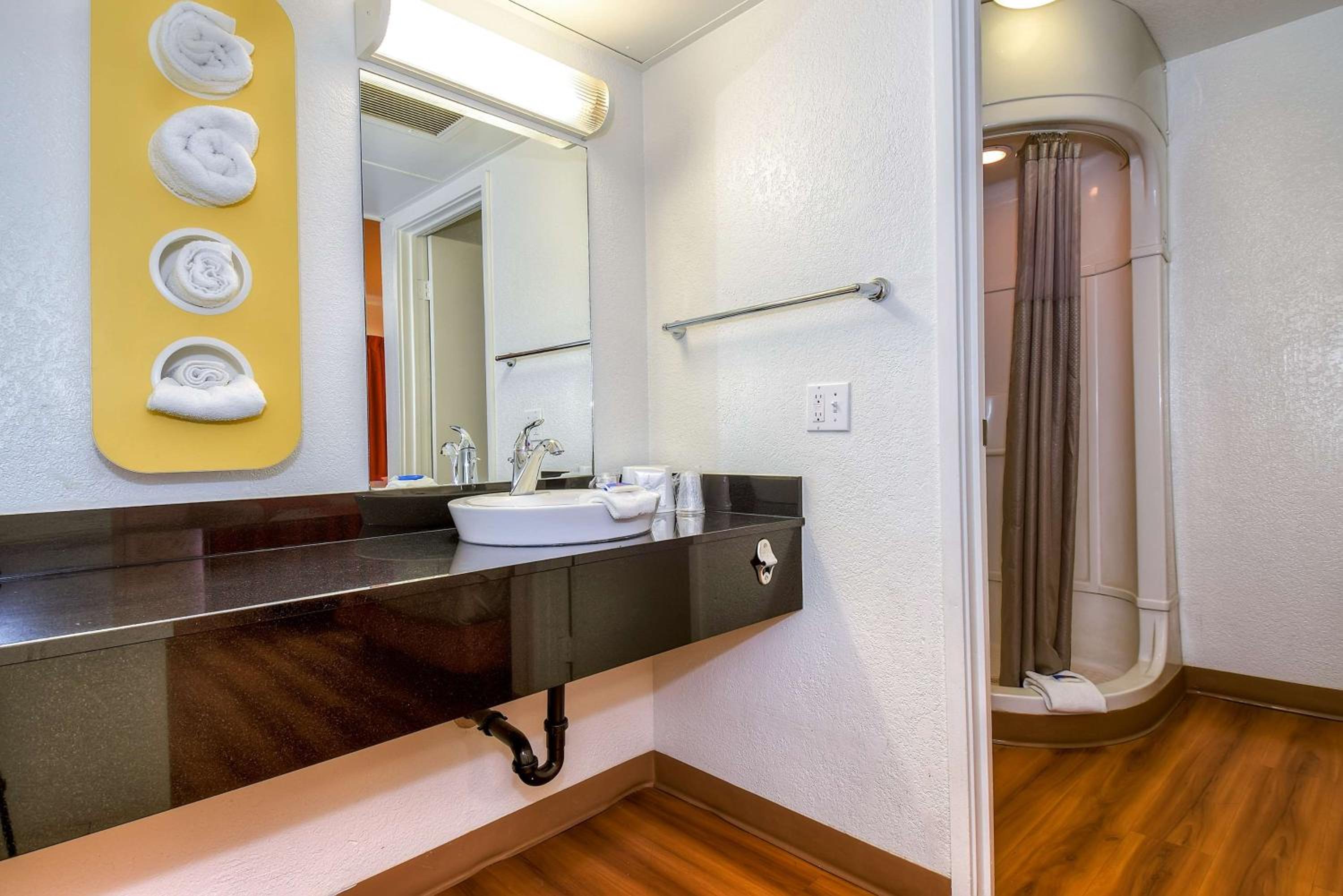 Single Room - Disability Access photo 1