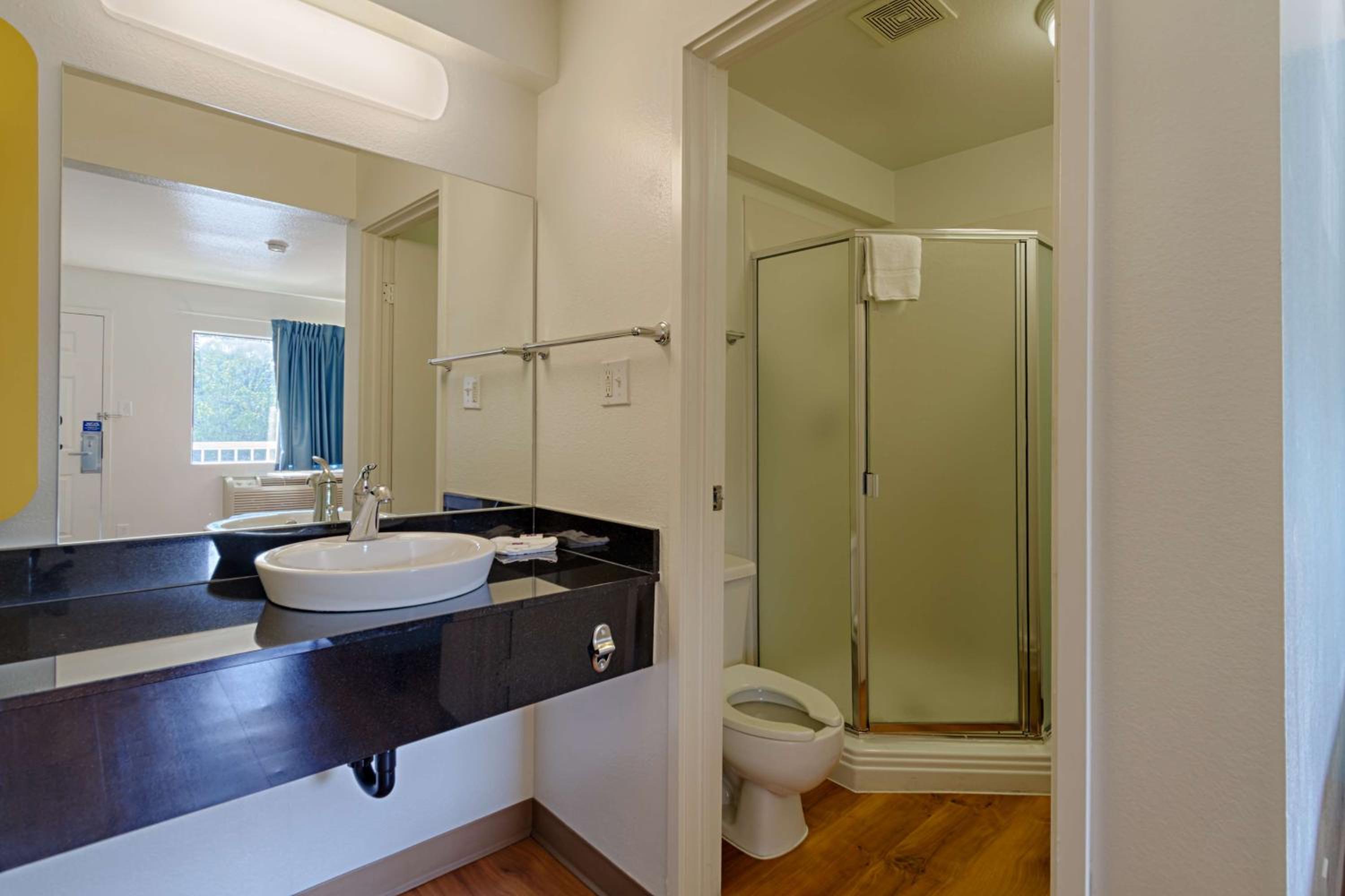 Deluxe Quadruple Room photo 3