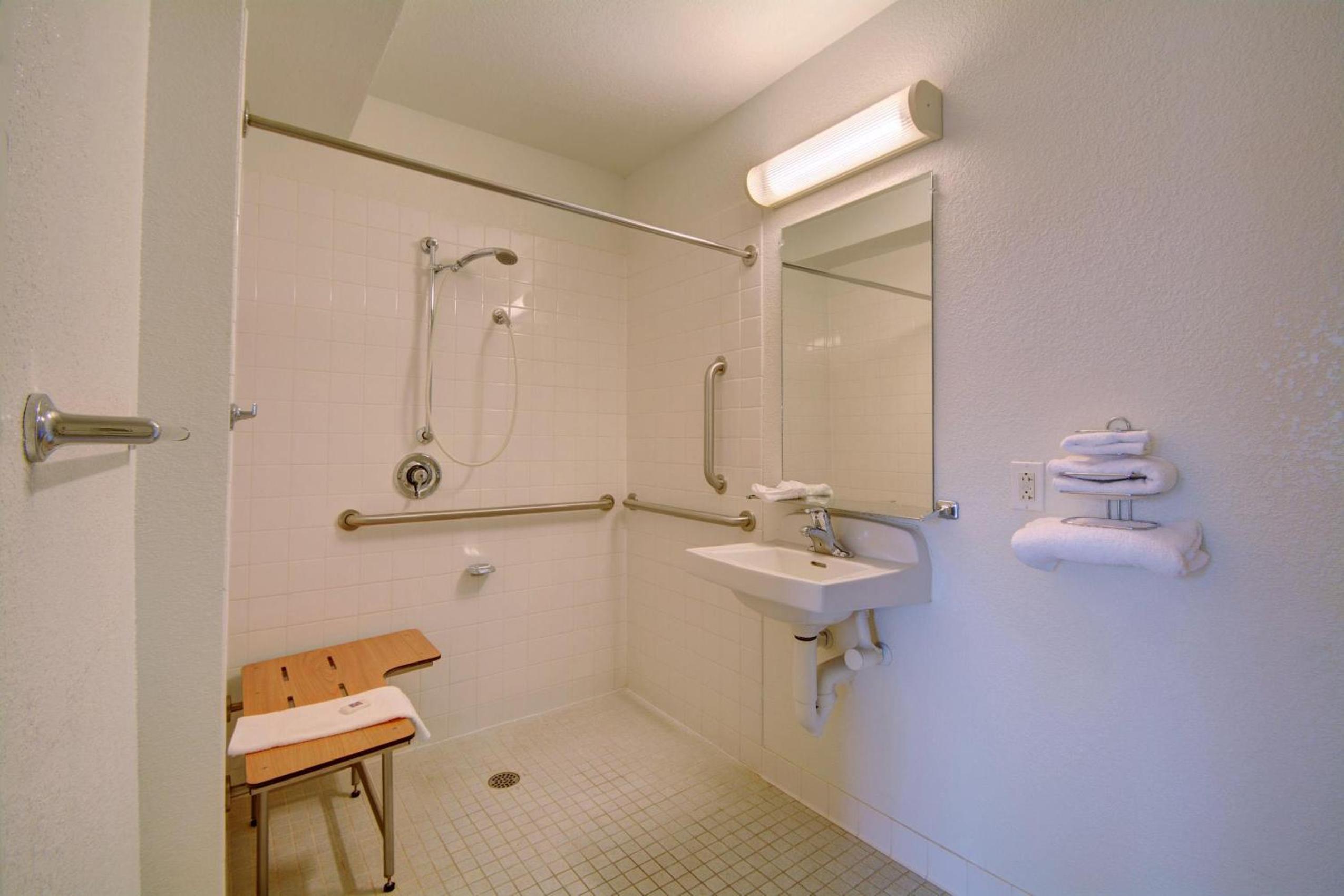 Queen Room - Disability Access
