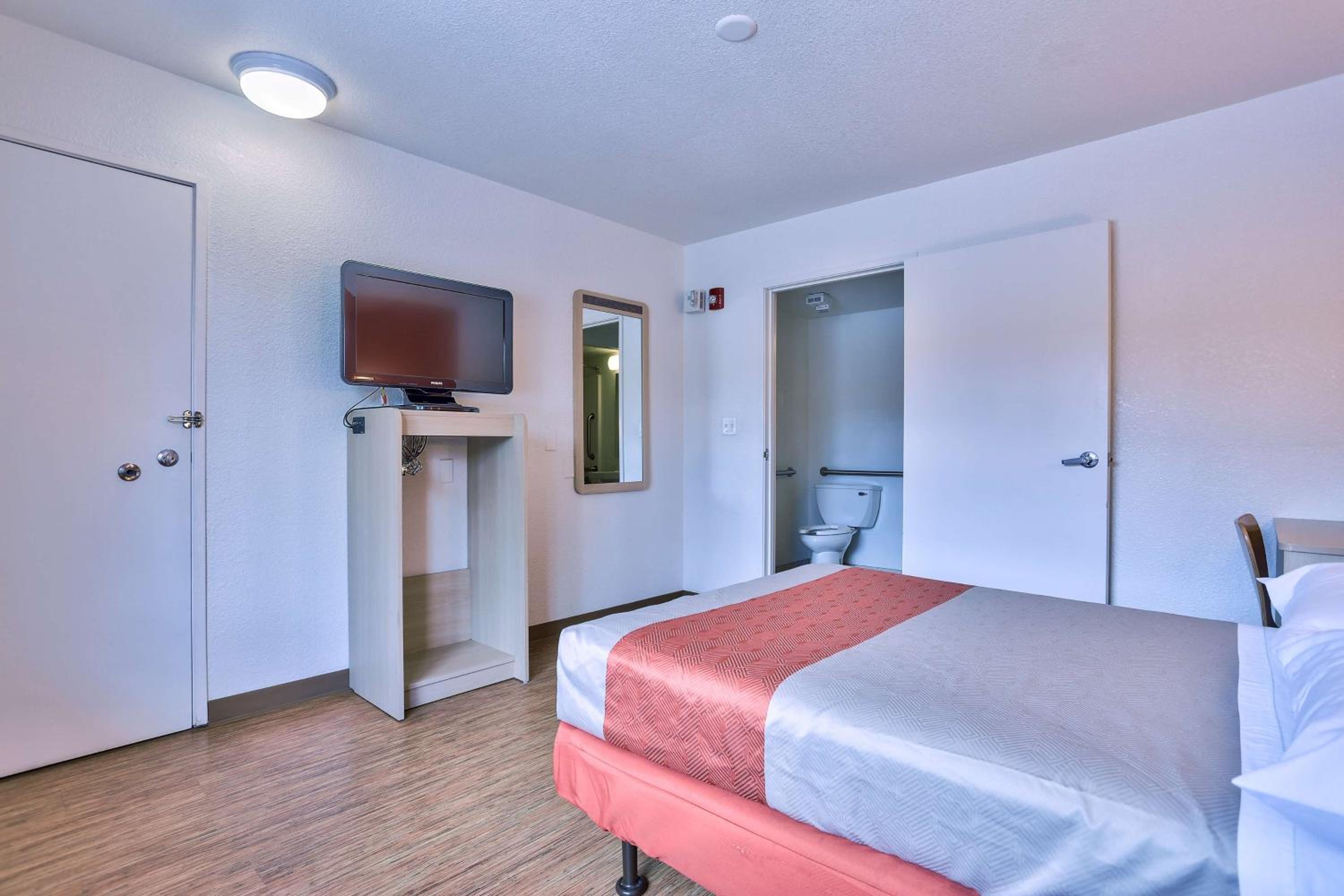 Double Room - Disability Access - Roll In Shower photo 1