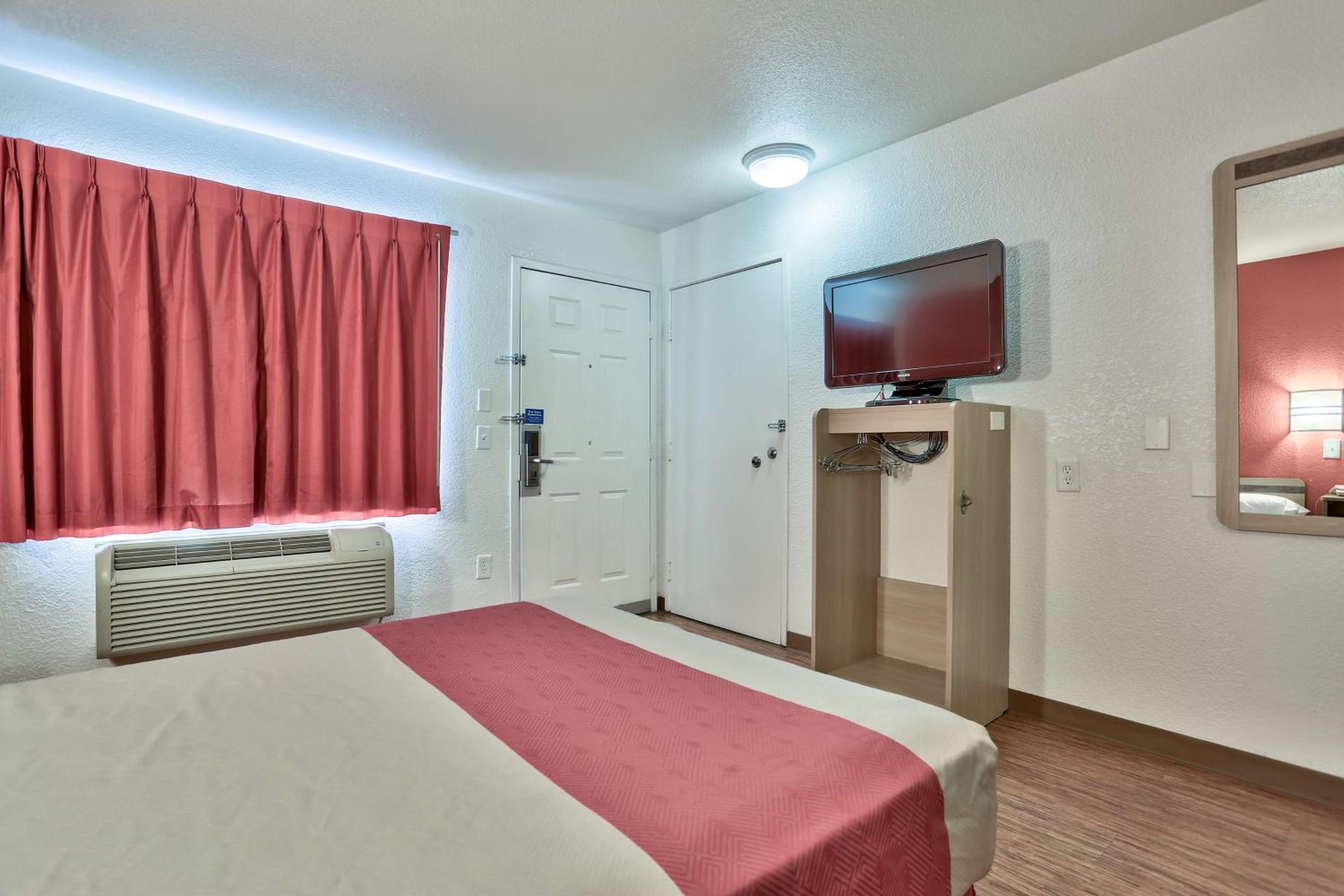 Deluxe Queen Room photo 2
