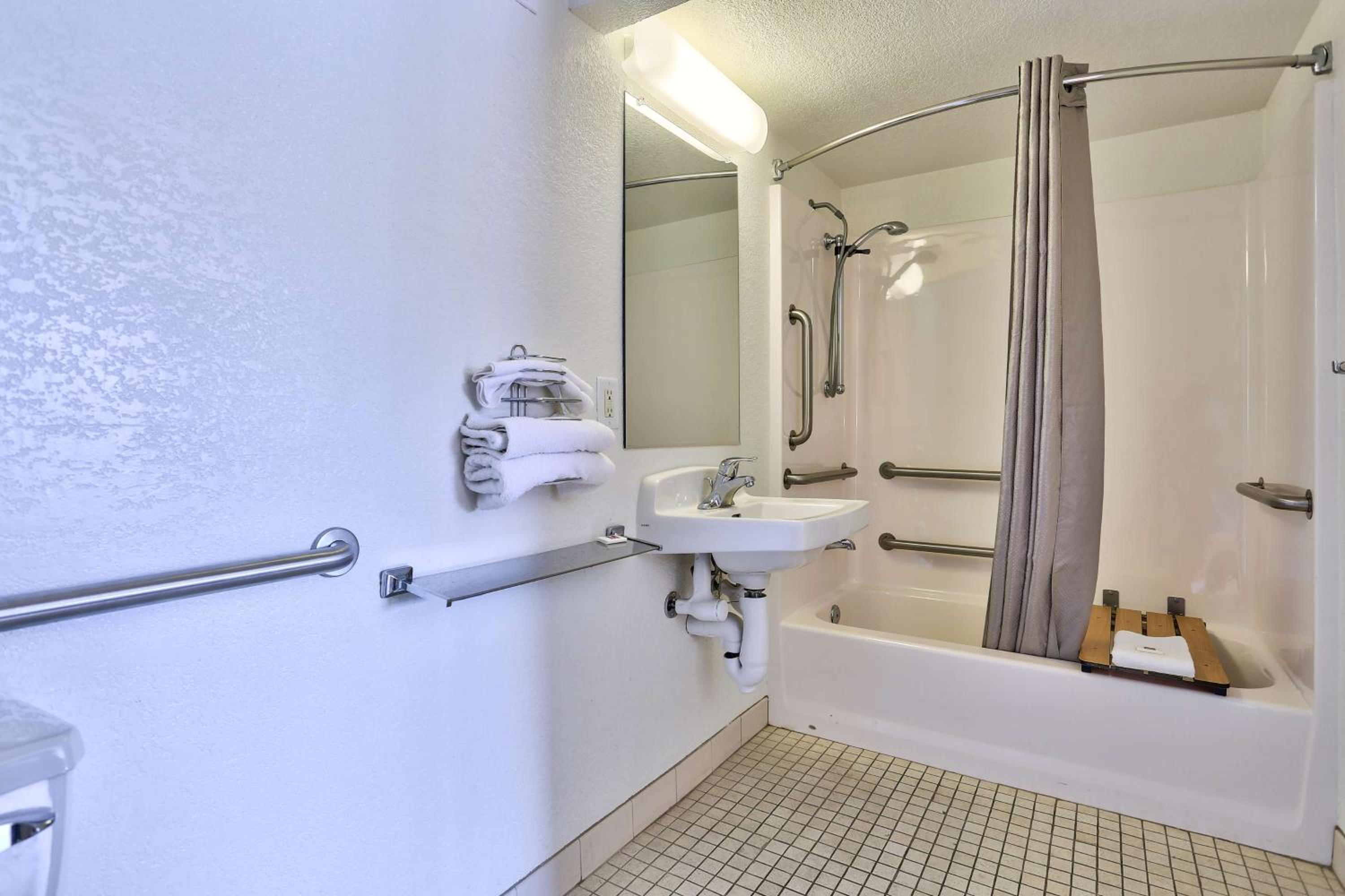Double Room - Disability Access photo 2