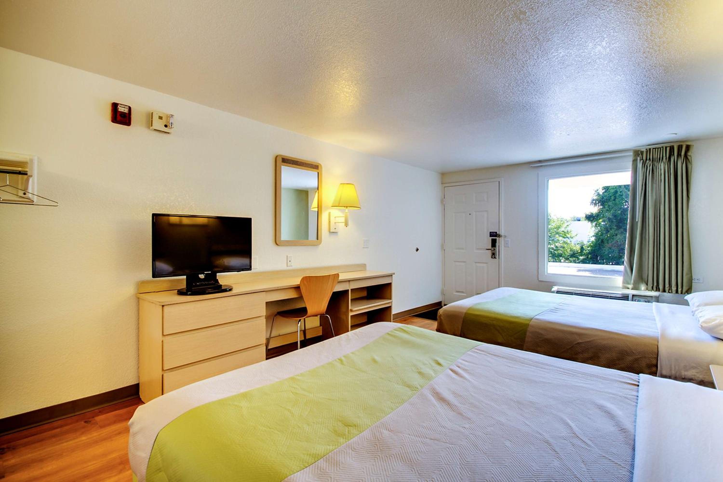 Double Room with Two Queen Beds - Disability Access photo 2