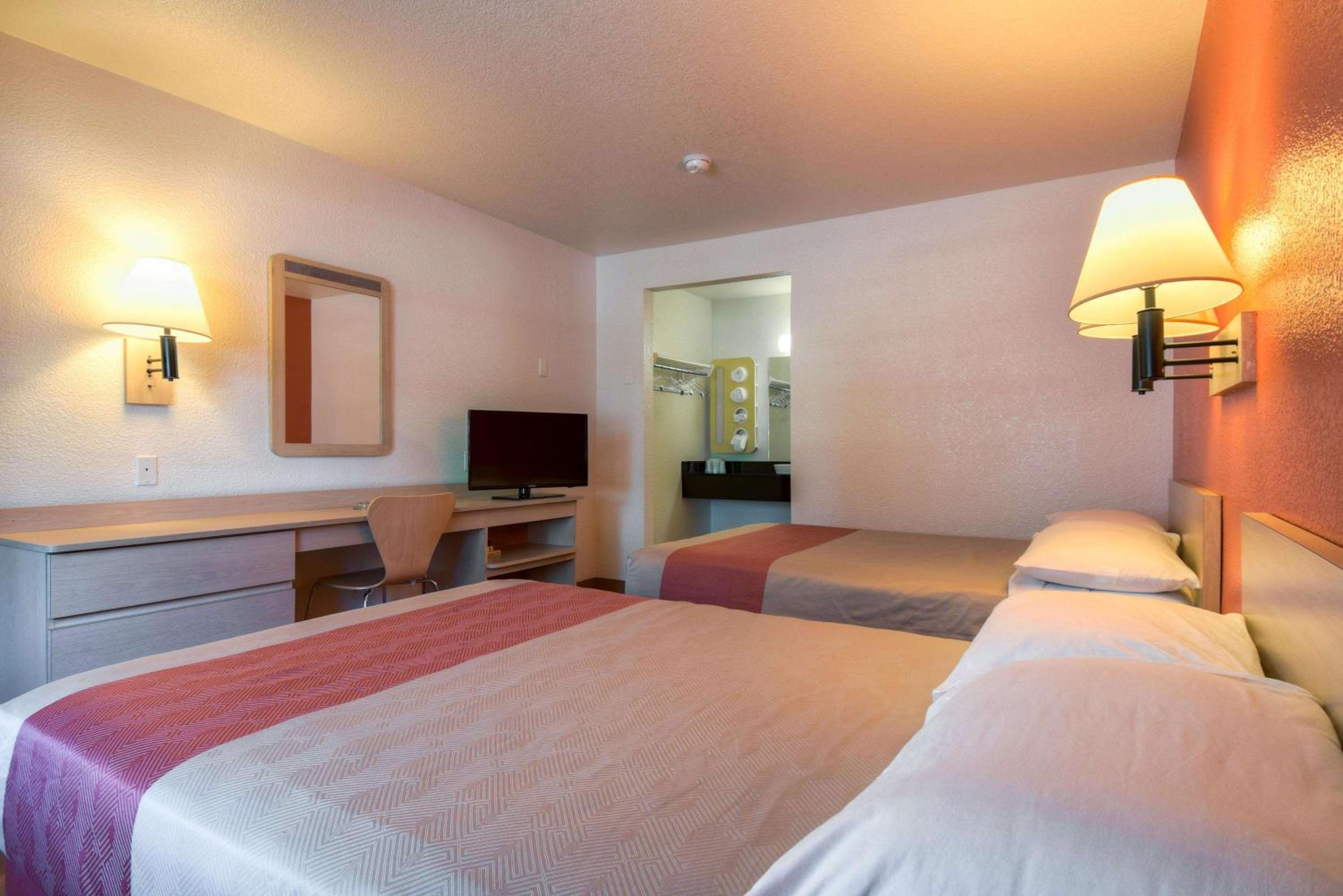 2 Full Beds | Free Parking