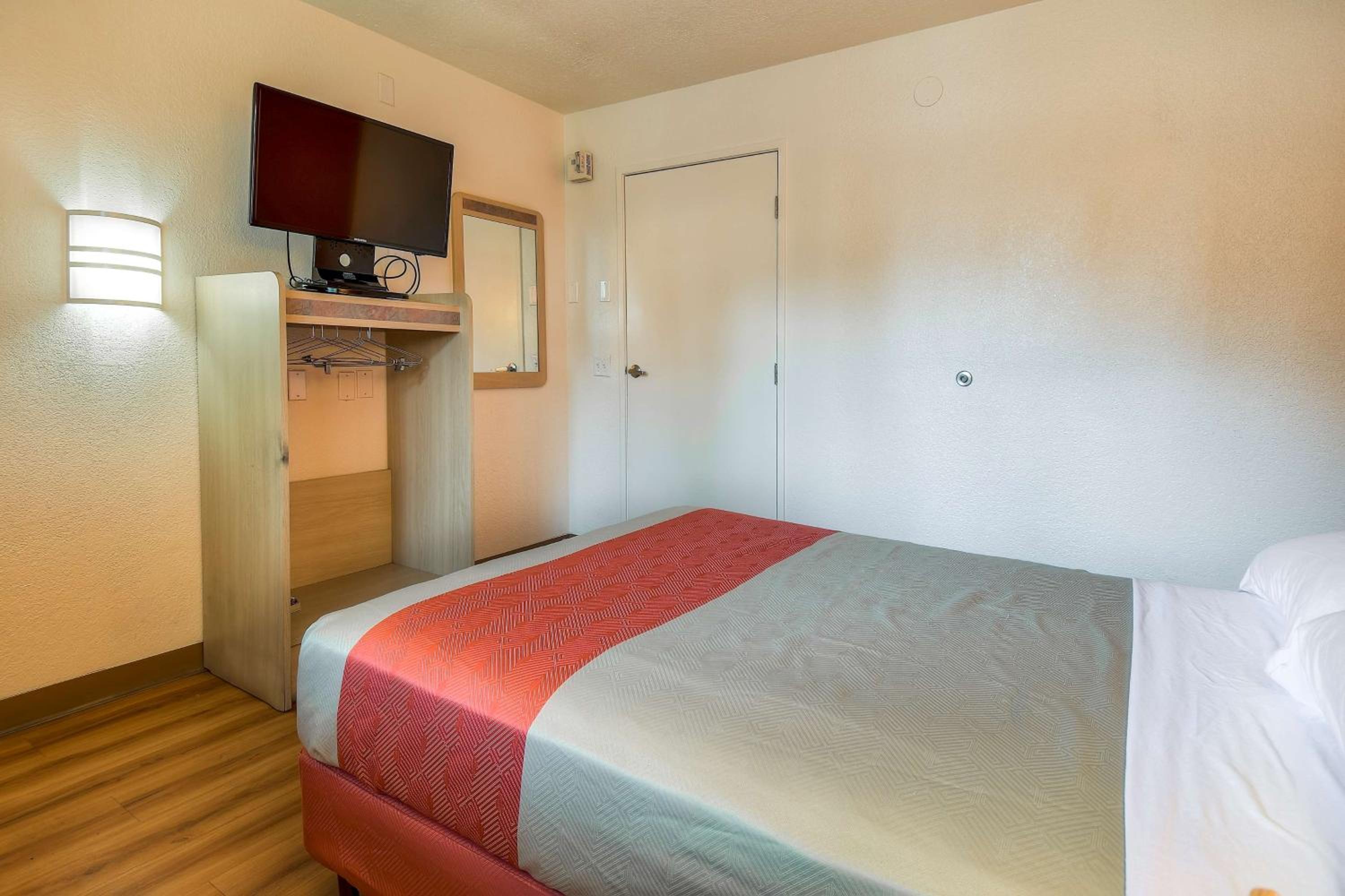 Double Room - Disability Access photo 3