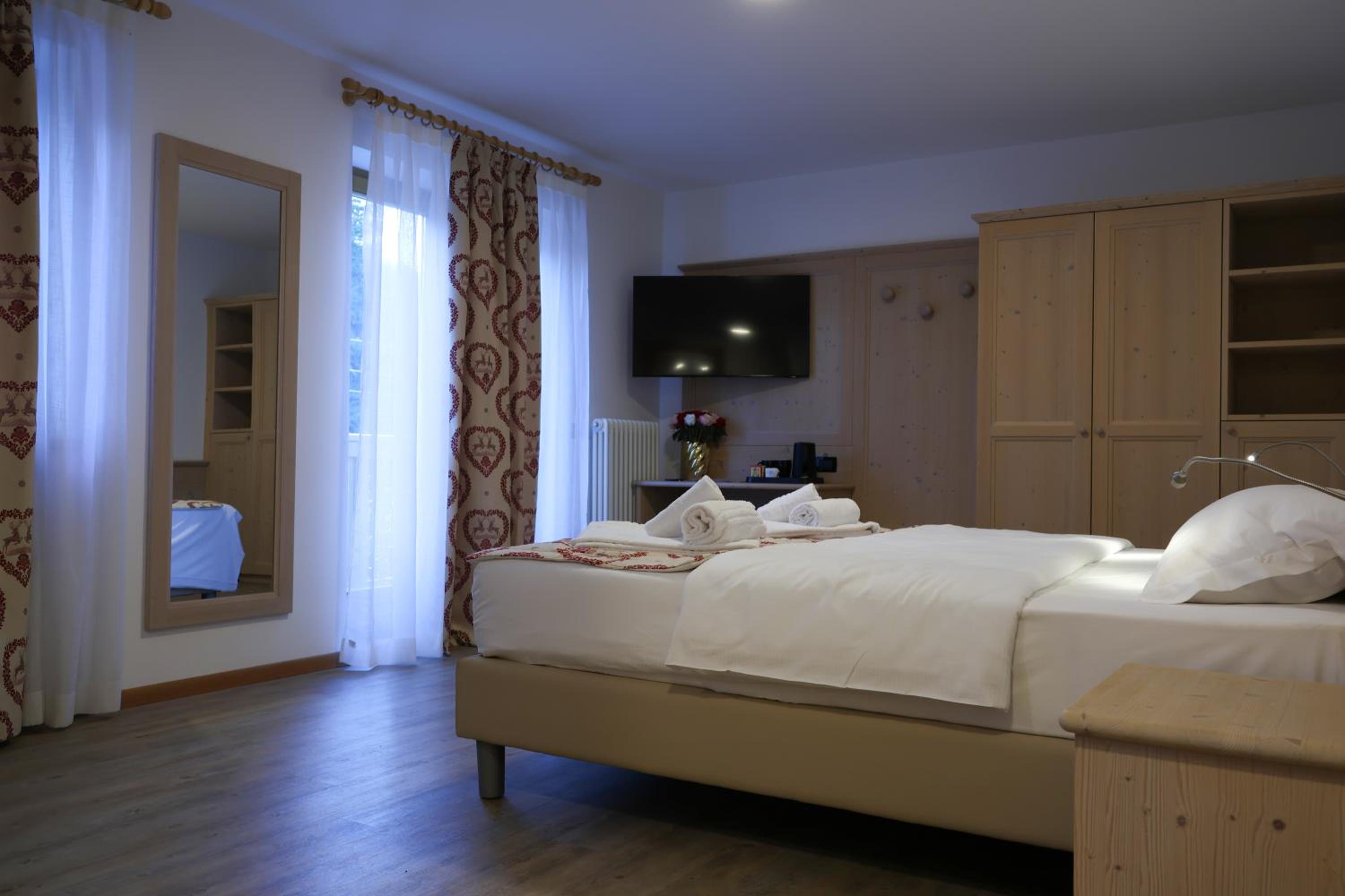 Suite with Mountain View