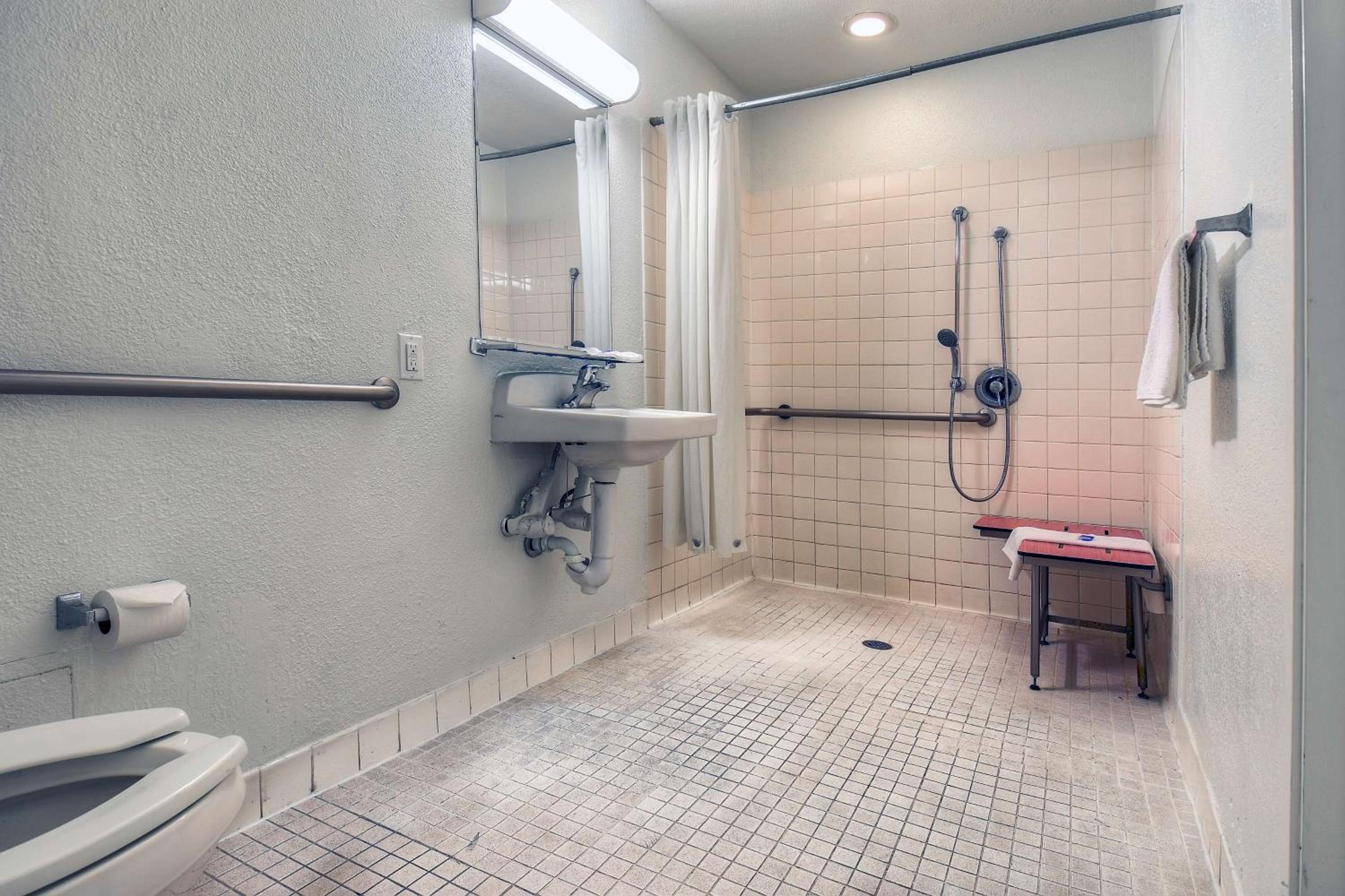 Double Room - Disability Access - Roll In Shower photo 1