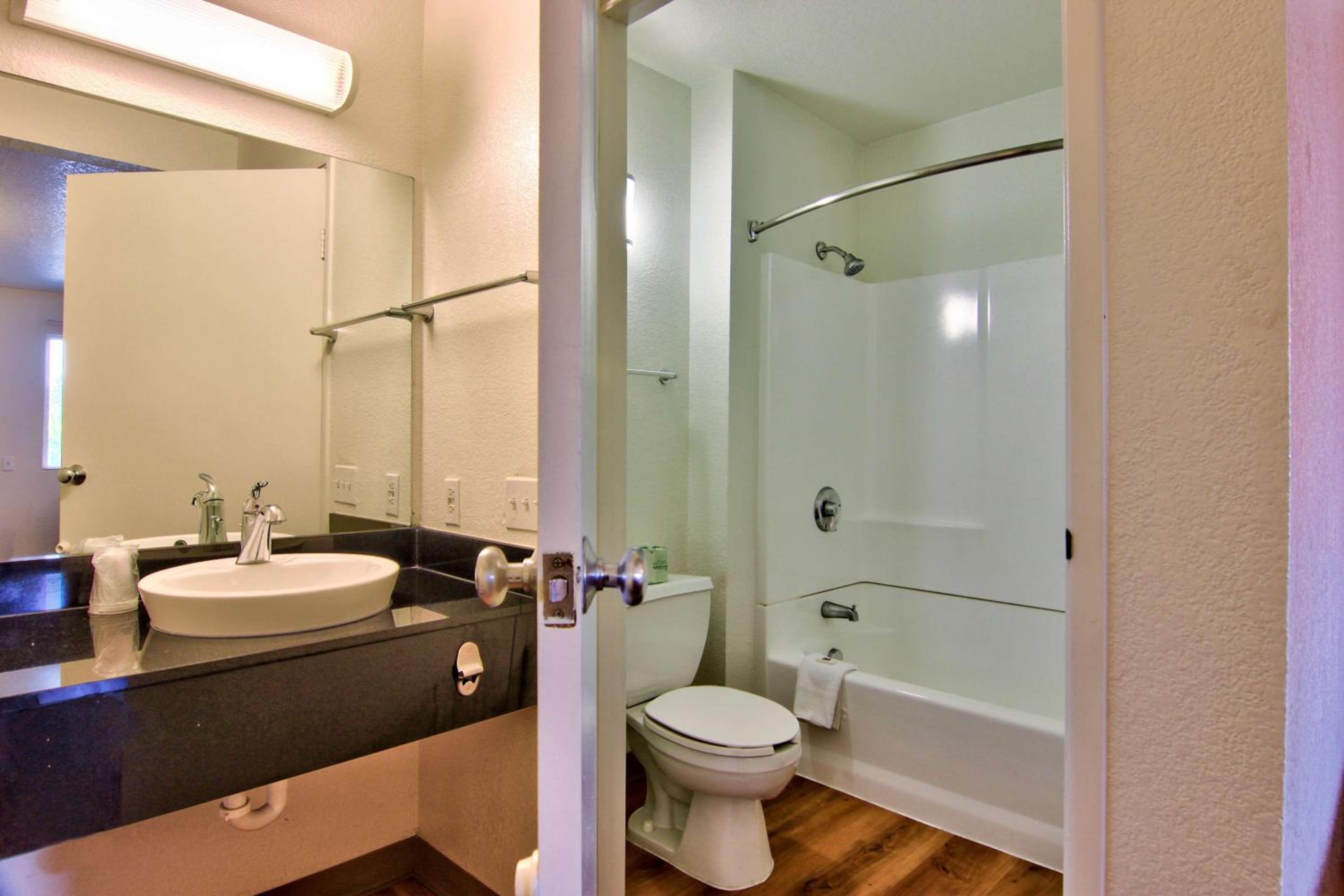 Deluxe Quadruple Room - Smoking