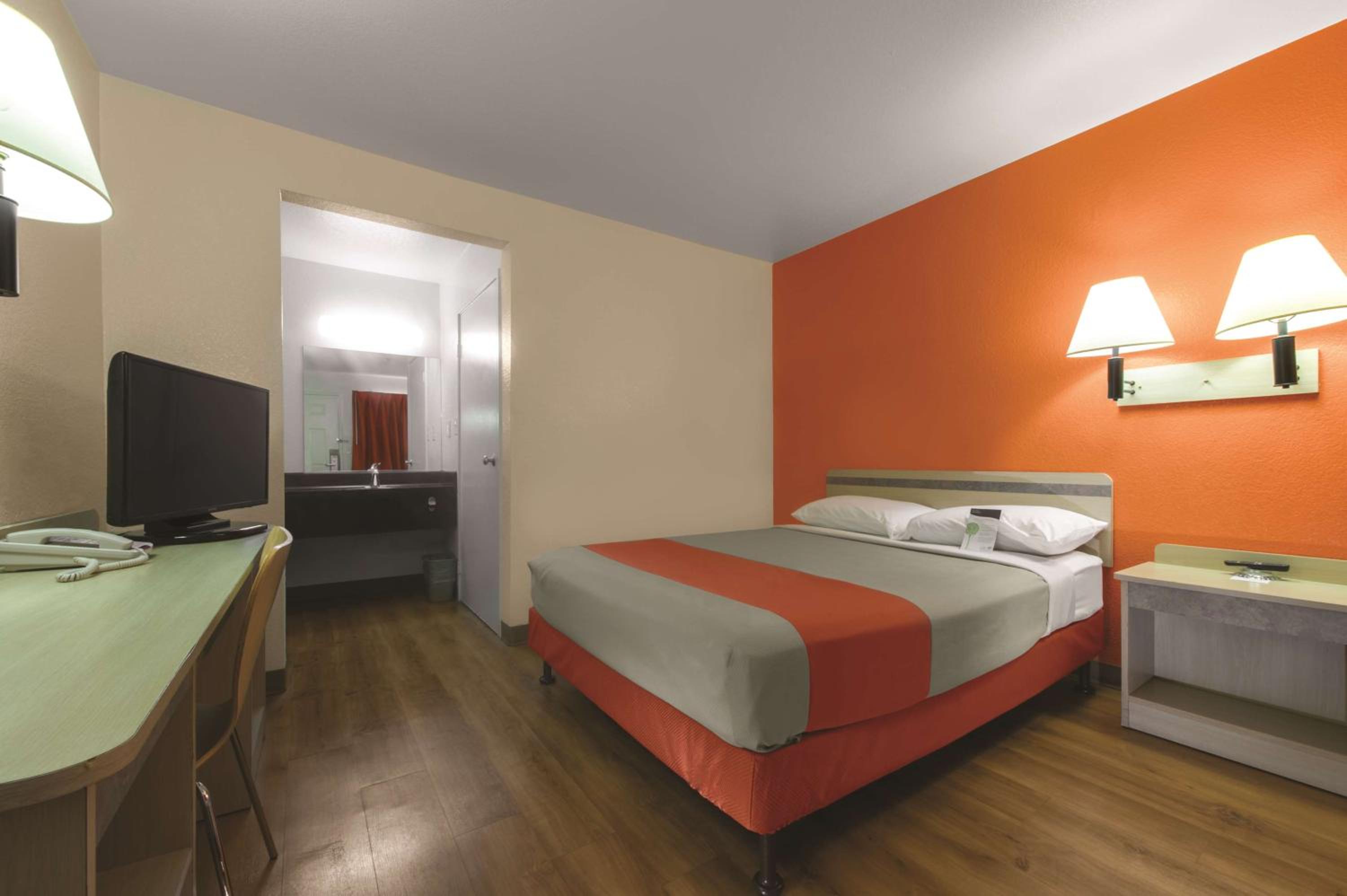 Queen Room - Photo 1