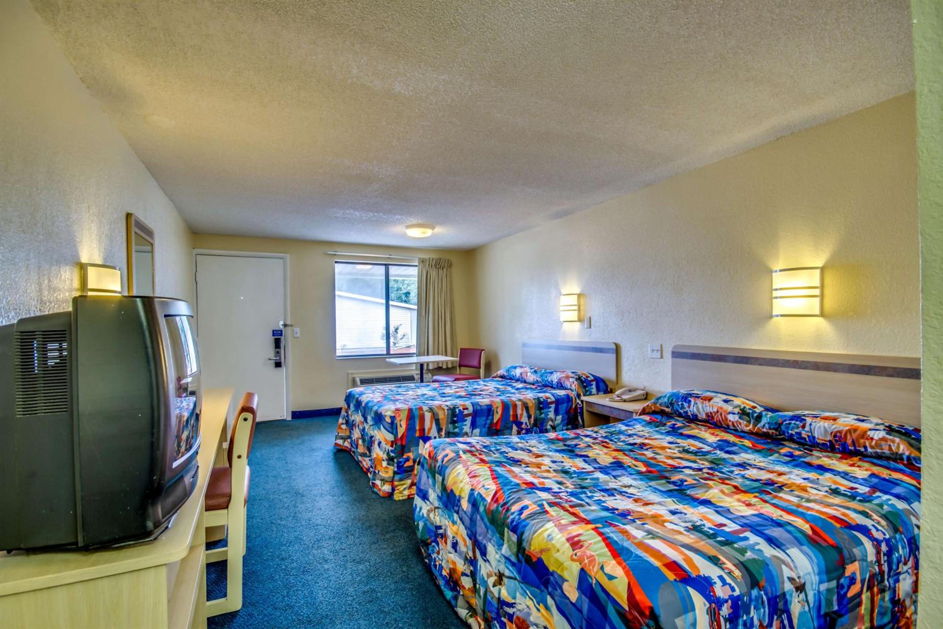 Queen Room with Two Queen Beds - Photo 9