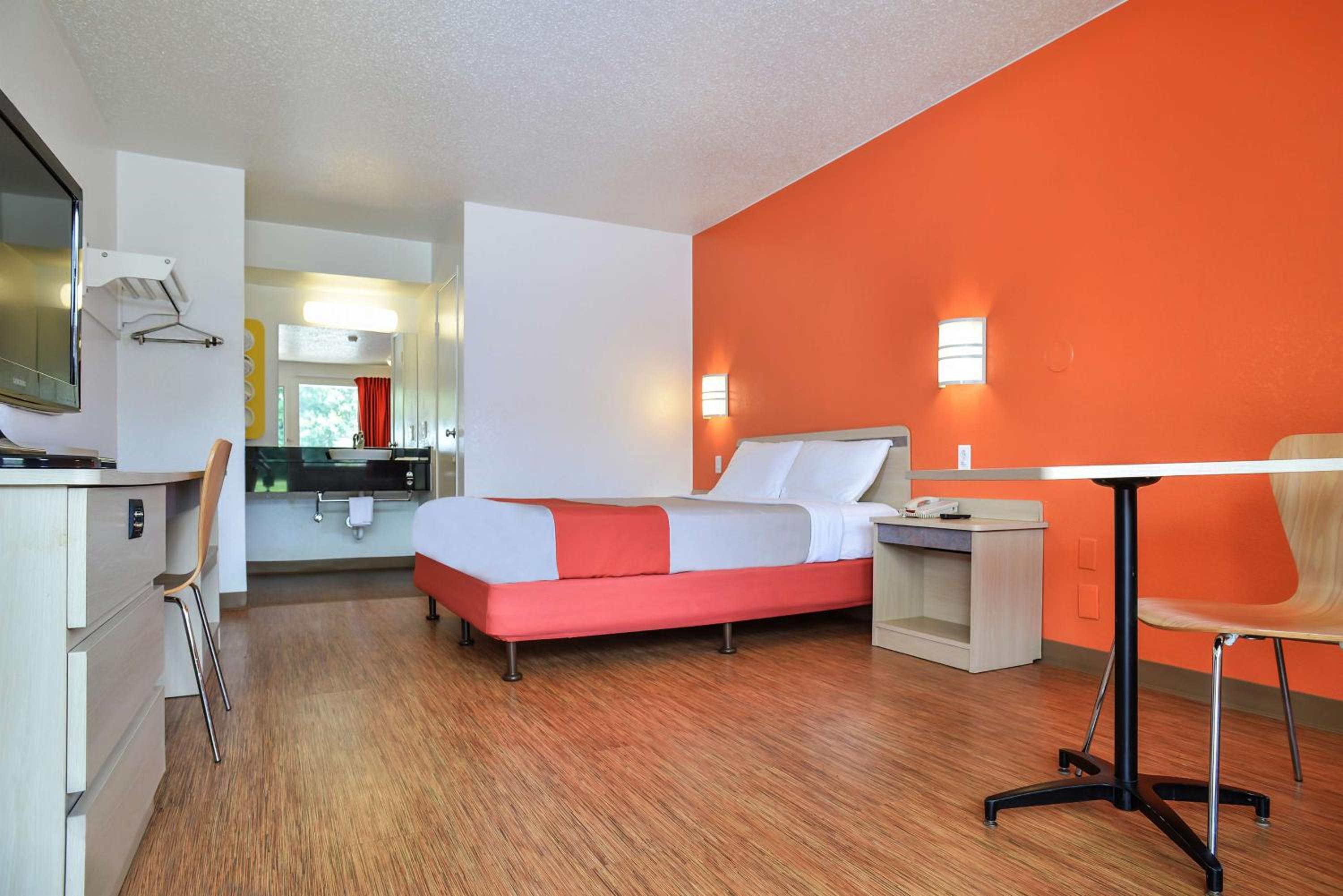 Queen Room - Photo 8